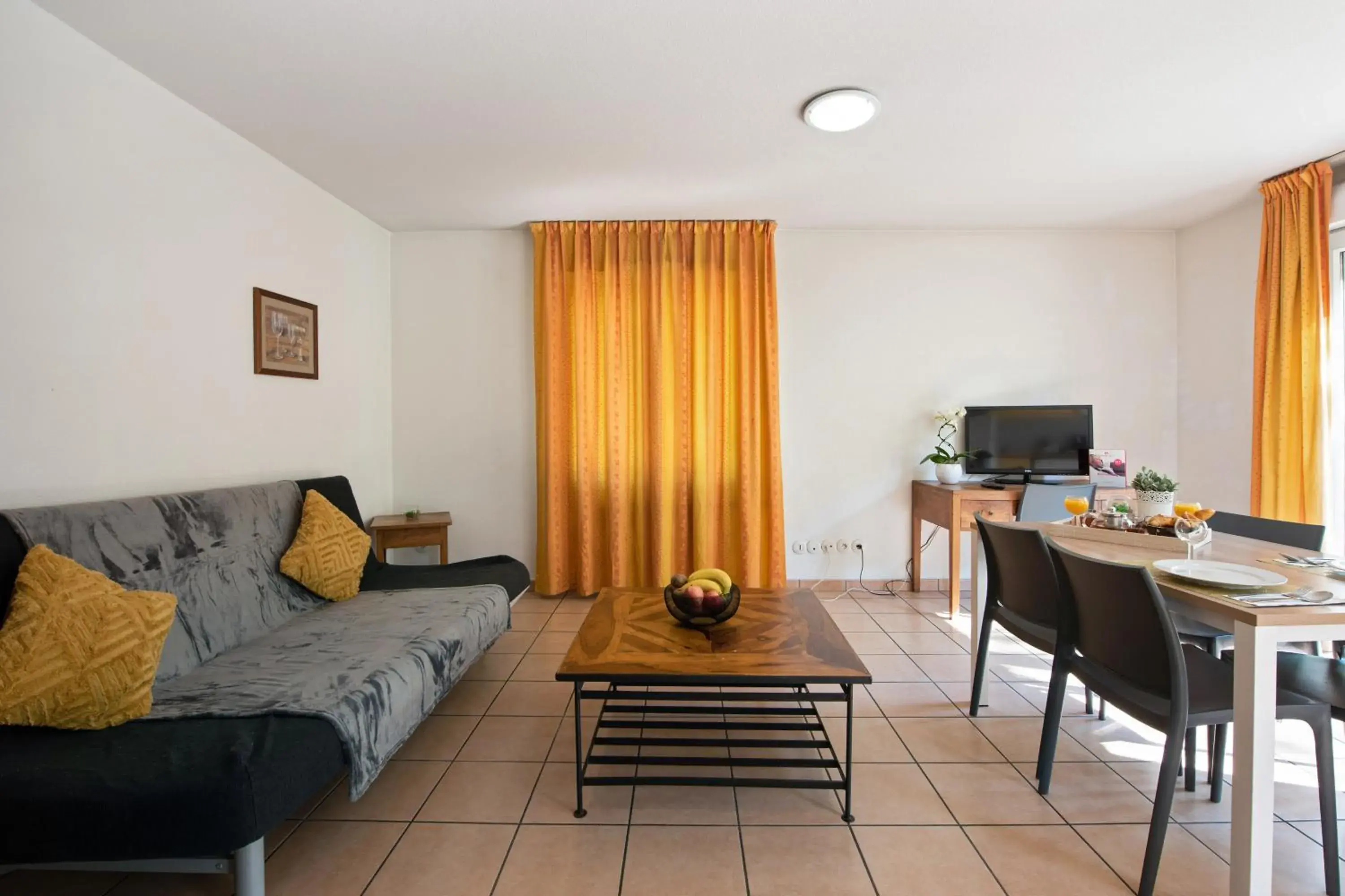 Living room in Appart'City Classic Dijon - Toison D'Or Living room in Appart'City Classic Dijon - Toison D'Or