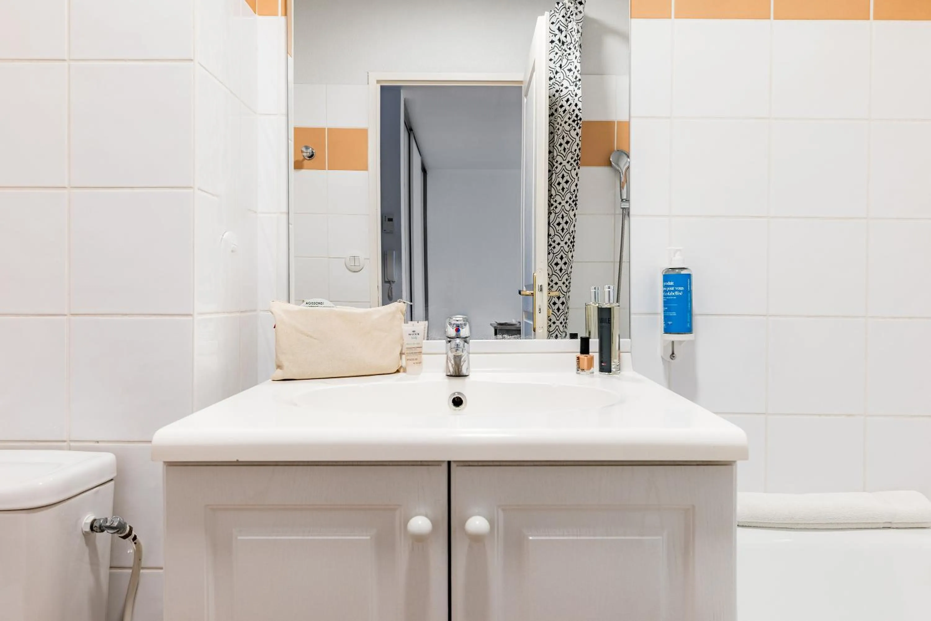 Bathroom in Appart'City Classic Dijon - Toison D'Or