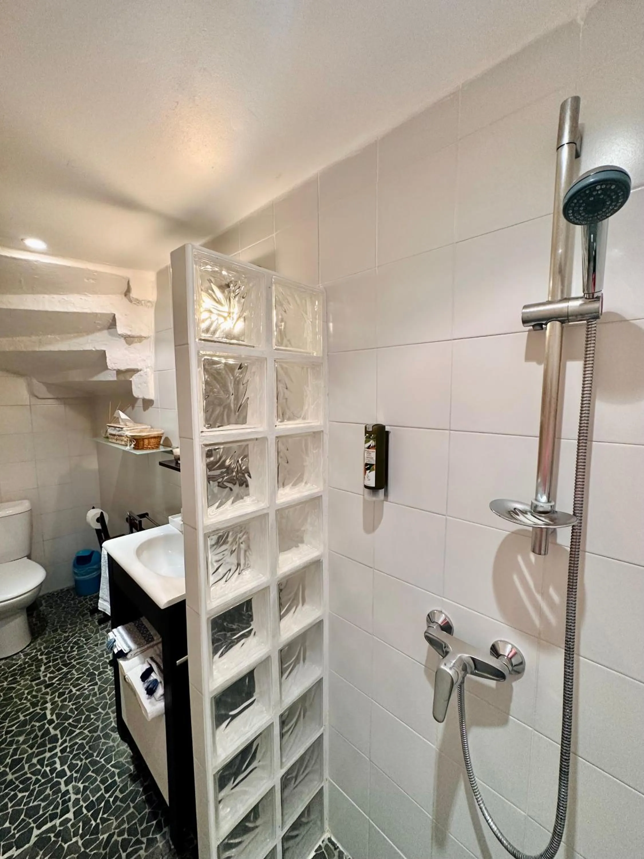 Shower in Lacanepière