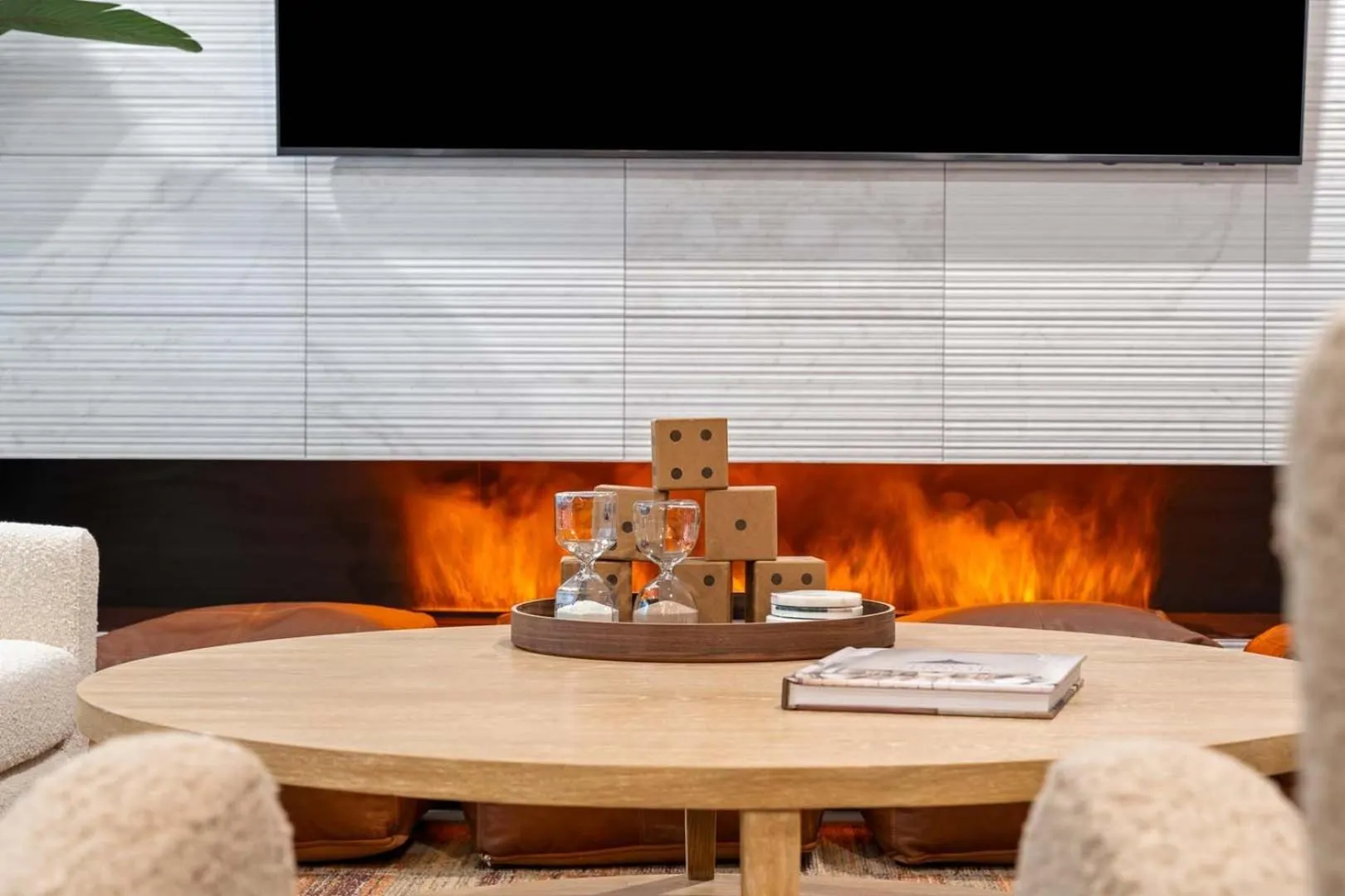 Communal lounge/ TV room in Luxury Furnished Apartments by Hyatus Downtown at Yale