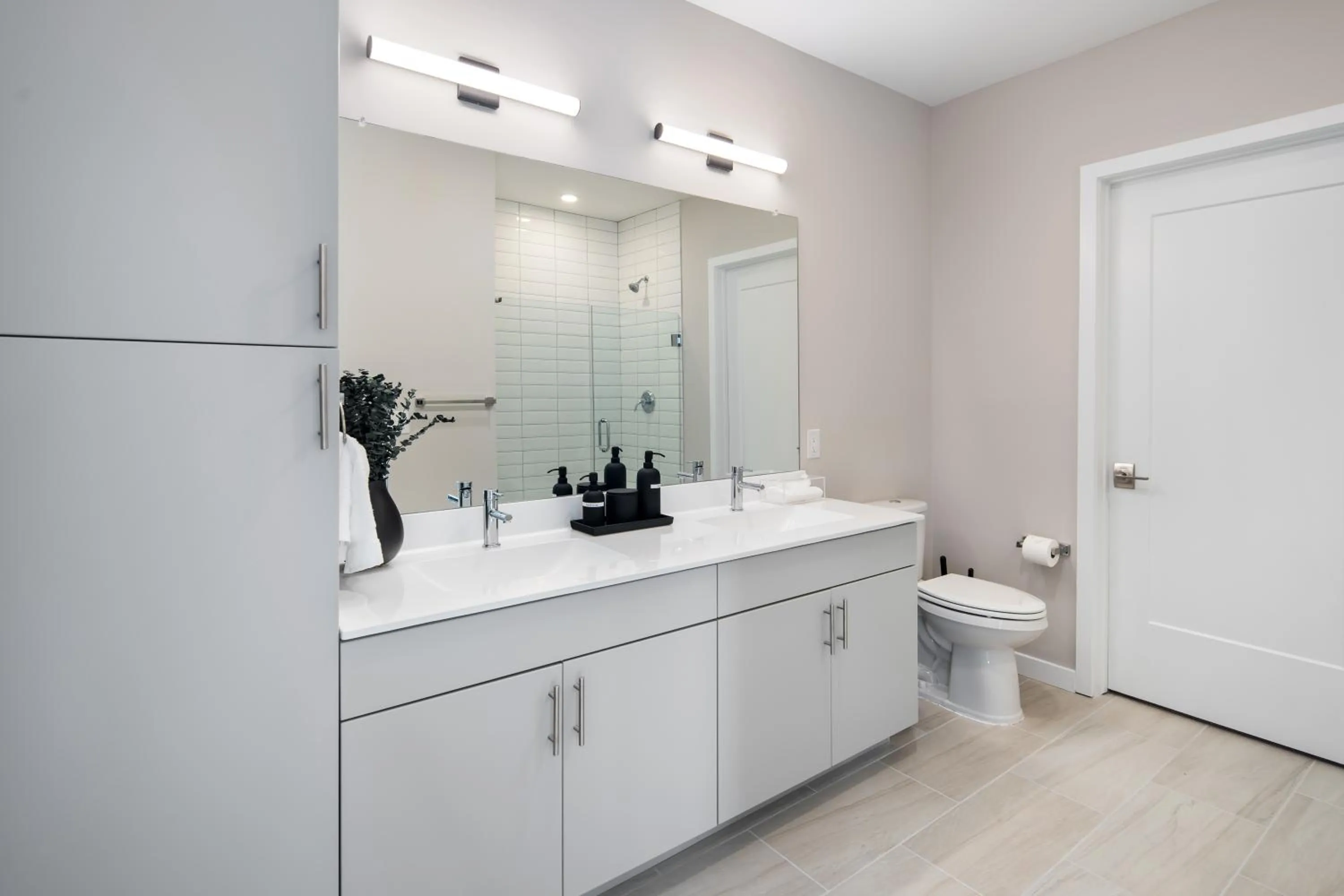 Bathroom in Luxury Furnished Apartments by Hyatus Downtown at Yale