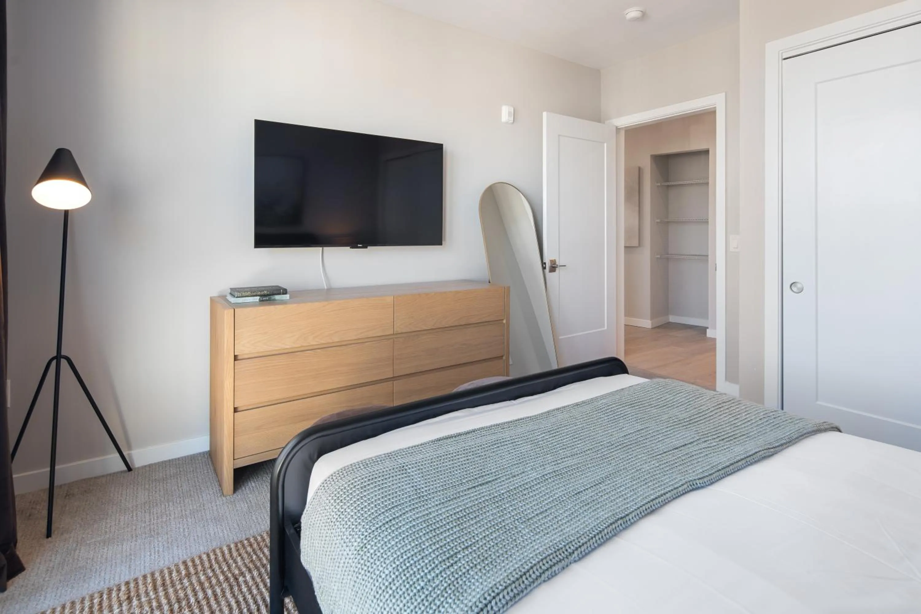 TV and multimedia, Bed in Luxury Furnished Apartments by Hyatus Downtown at Yale