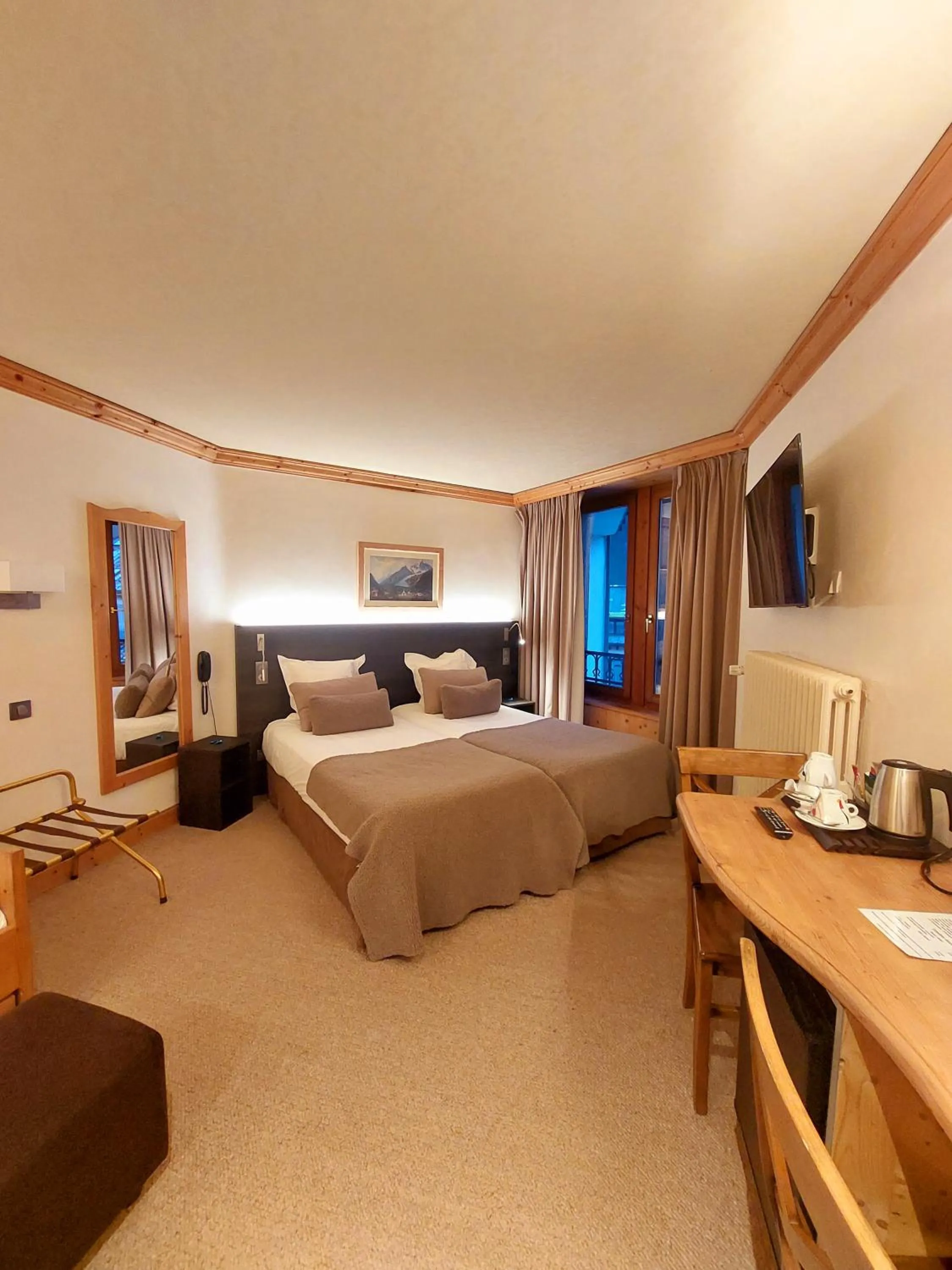 Photo of the whole room, Bed in Park Hotel Suisse & Spa