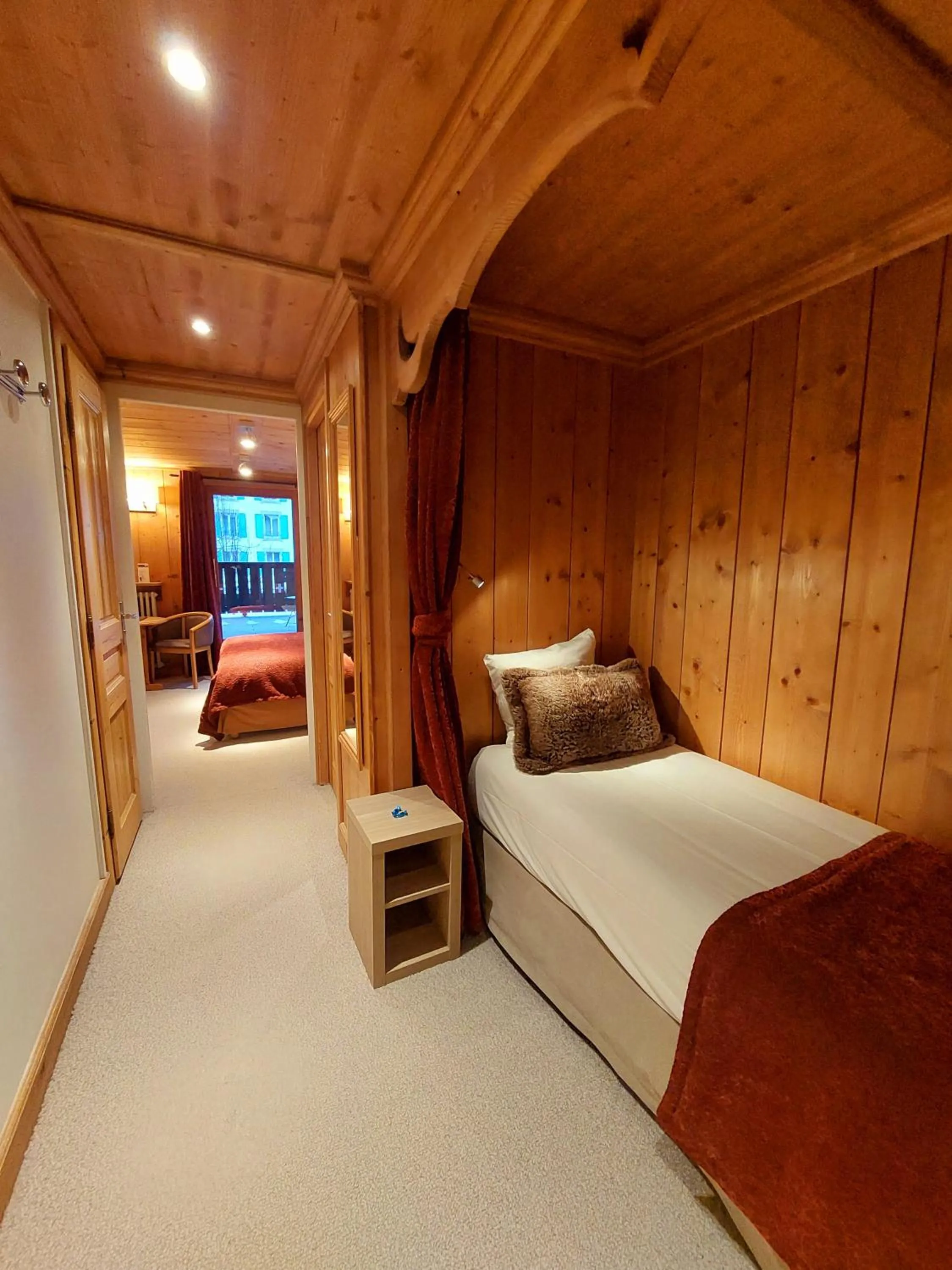 Photo of the whole room, Bed in Park Hotel Suisse & Spa