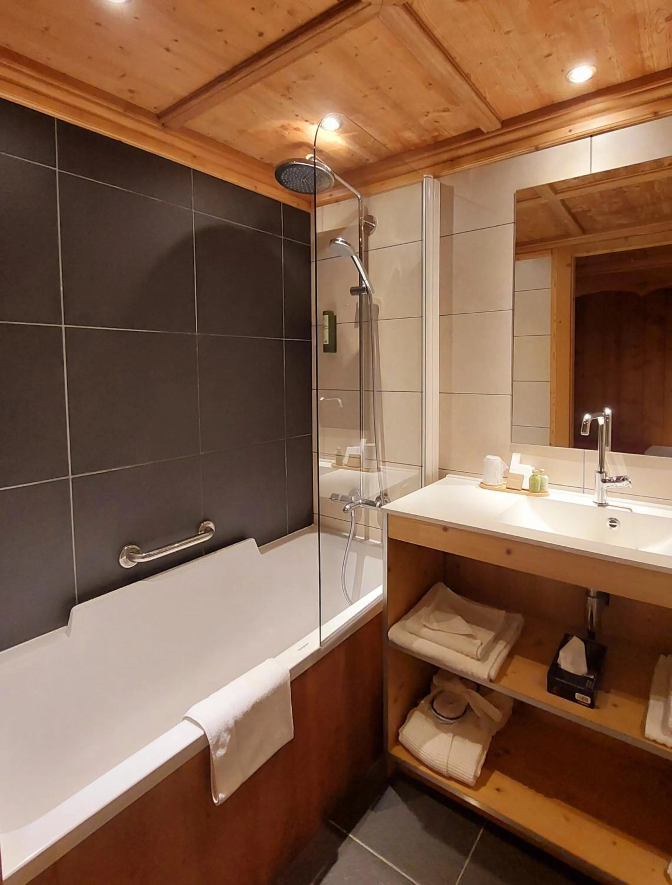 Bathroom in Park Hotel Suisse & Spa