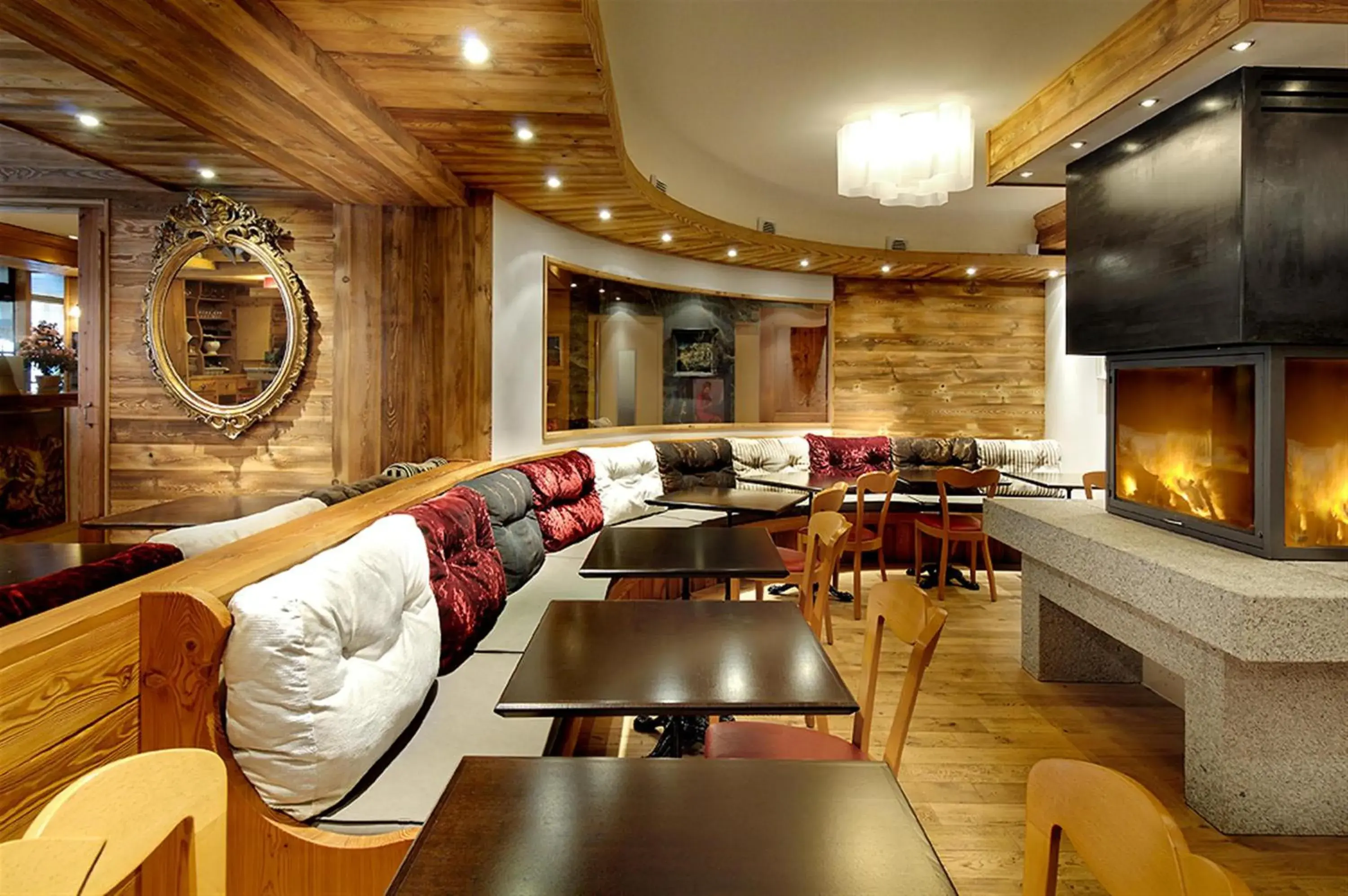 Lounge or bar in Park Hotel Suisse & Spa Lounge or bar in Park Hotel Suisse & Spa