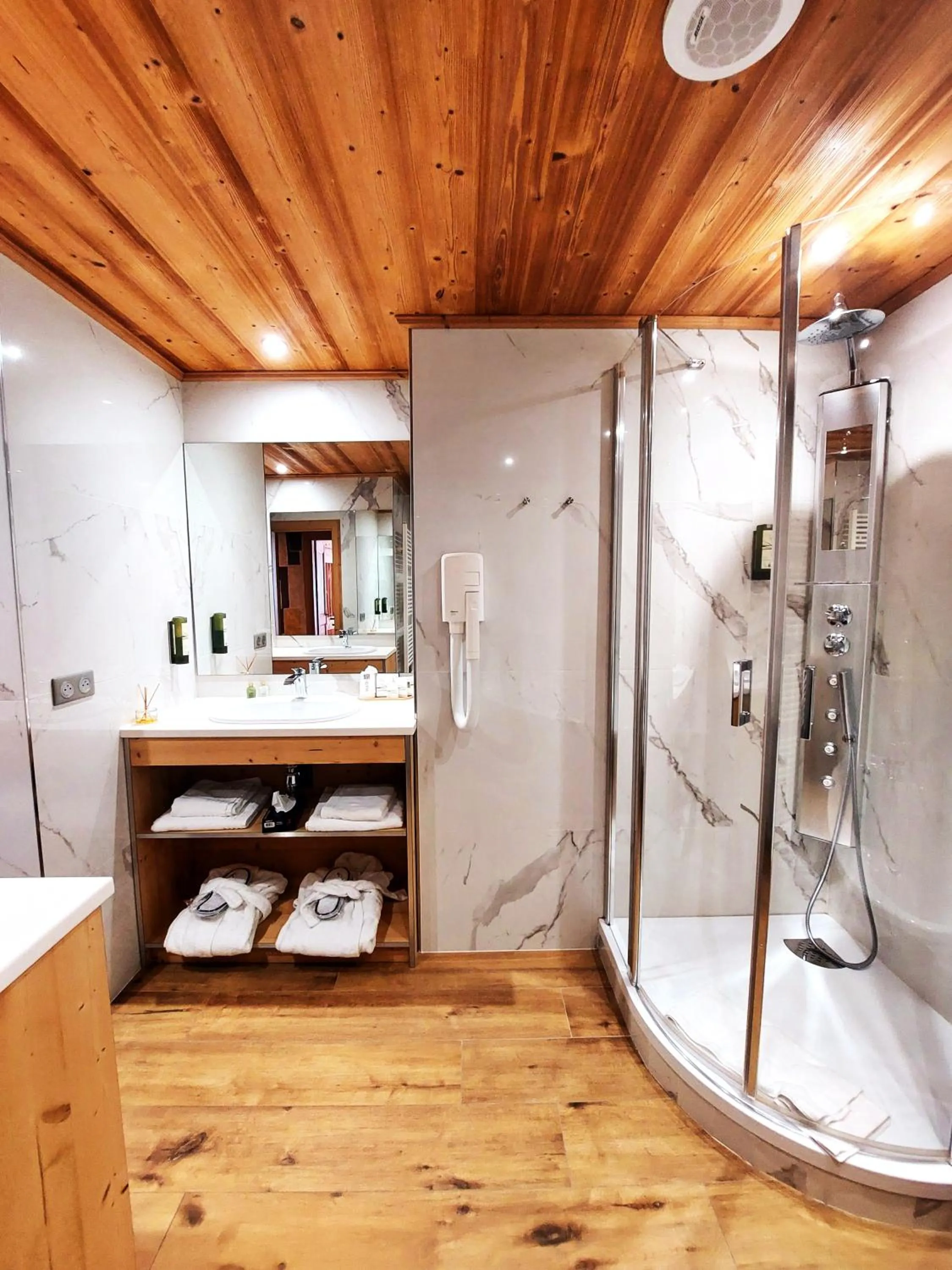 Shower in Park Hotel Suisse & Spa