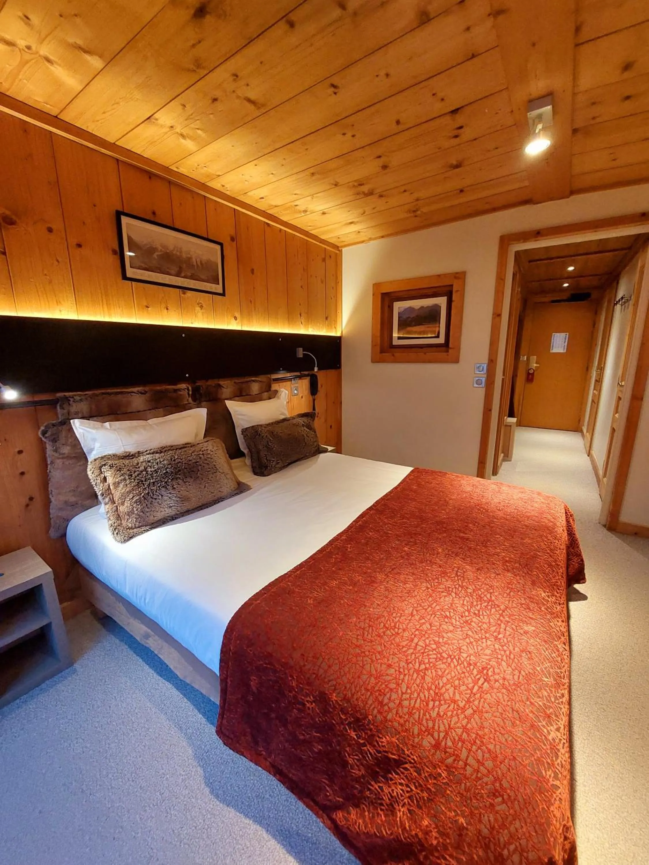 Photo of the whole room, Bed in Park Hotel Suisse & Spa