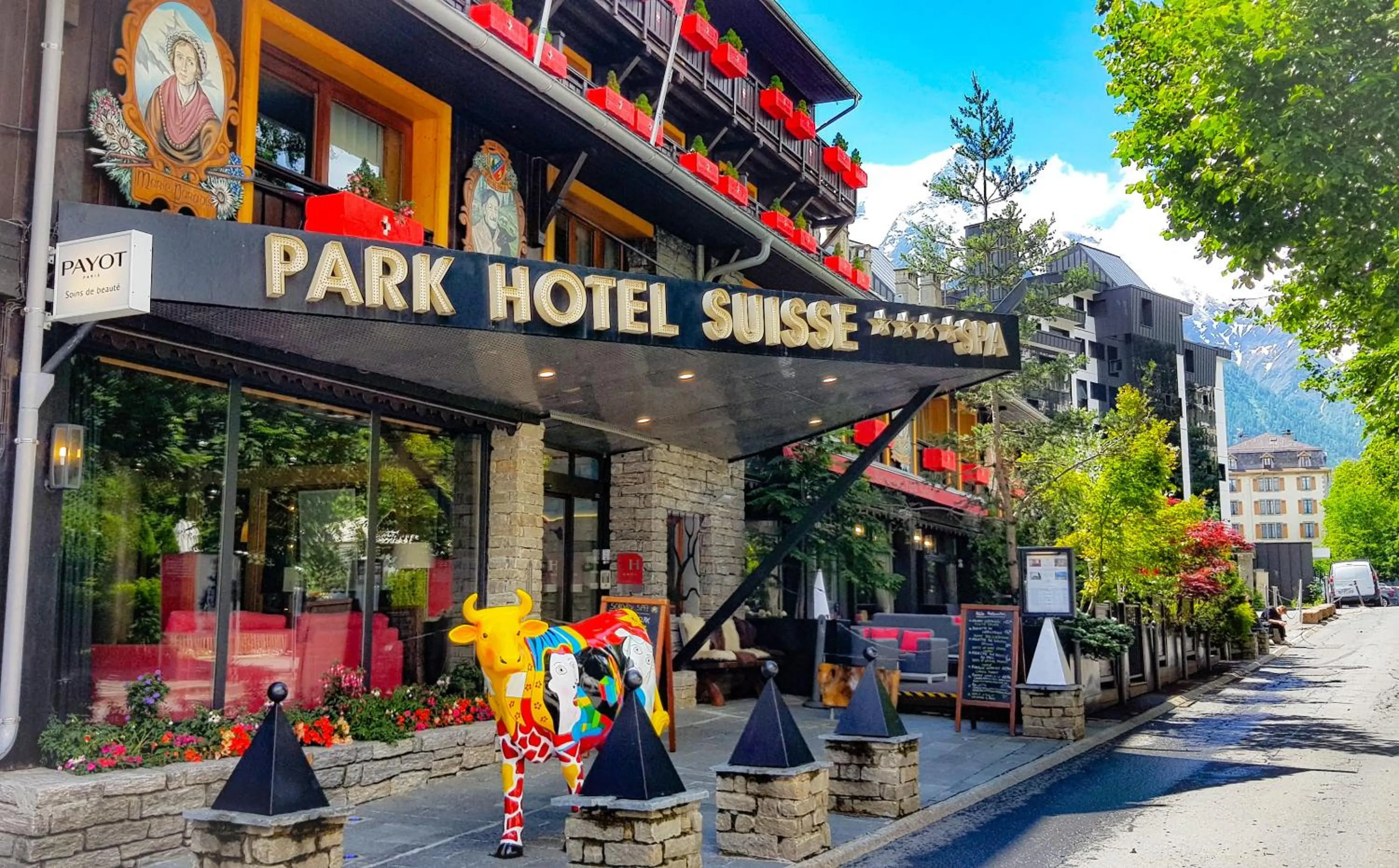 Facade/entrance in Park Hotel Suisse & Spa