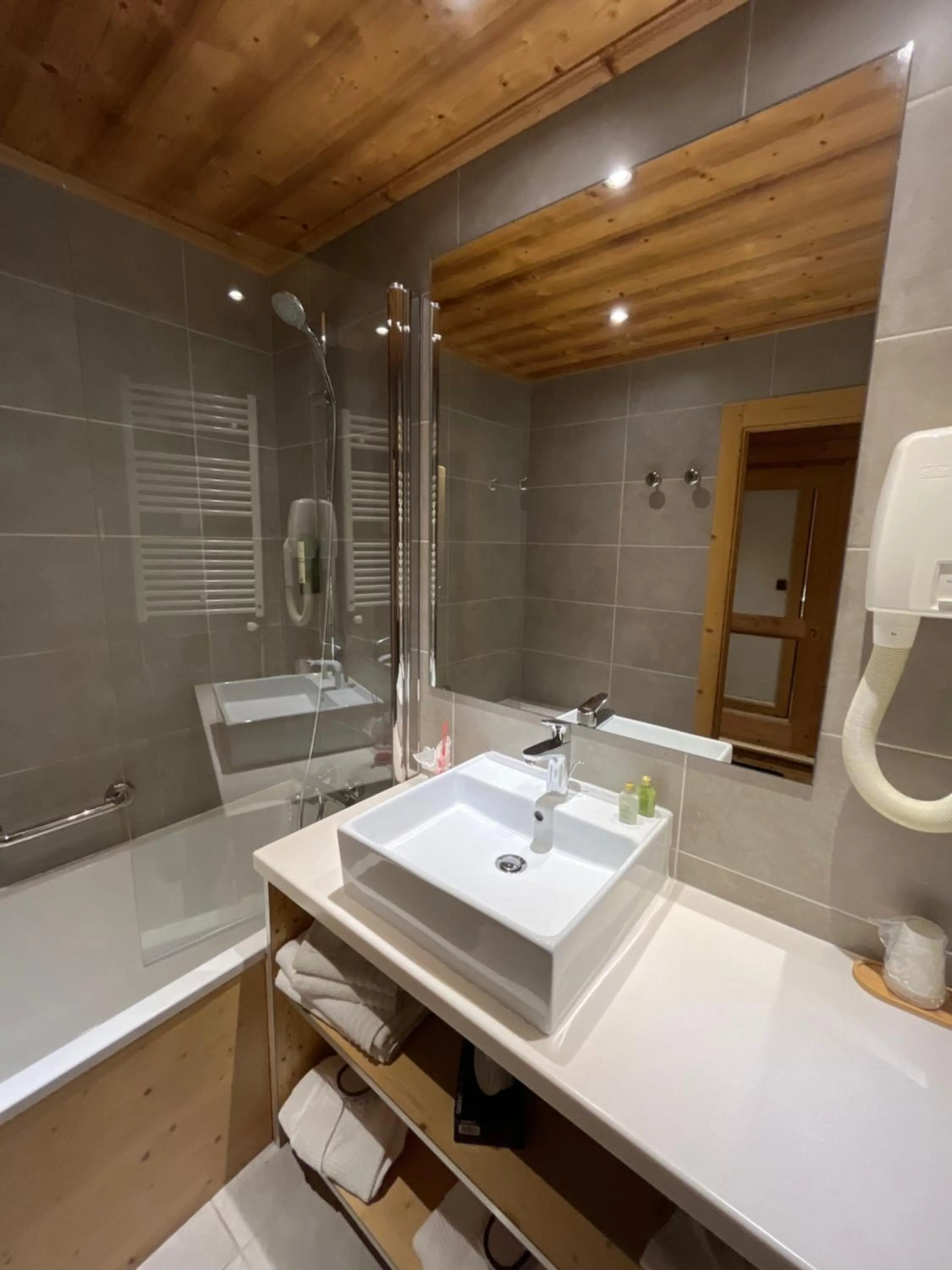 Bathroom in Park Hotel Suisse & Spa