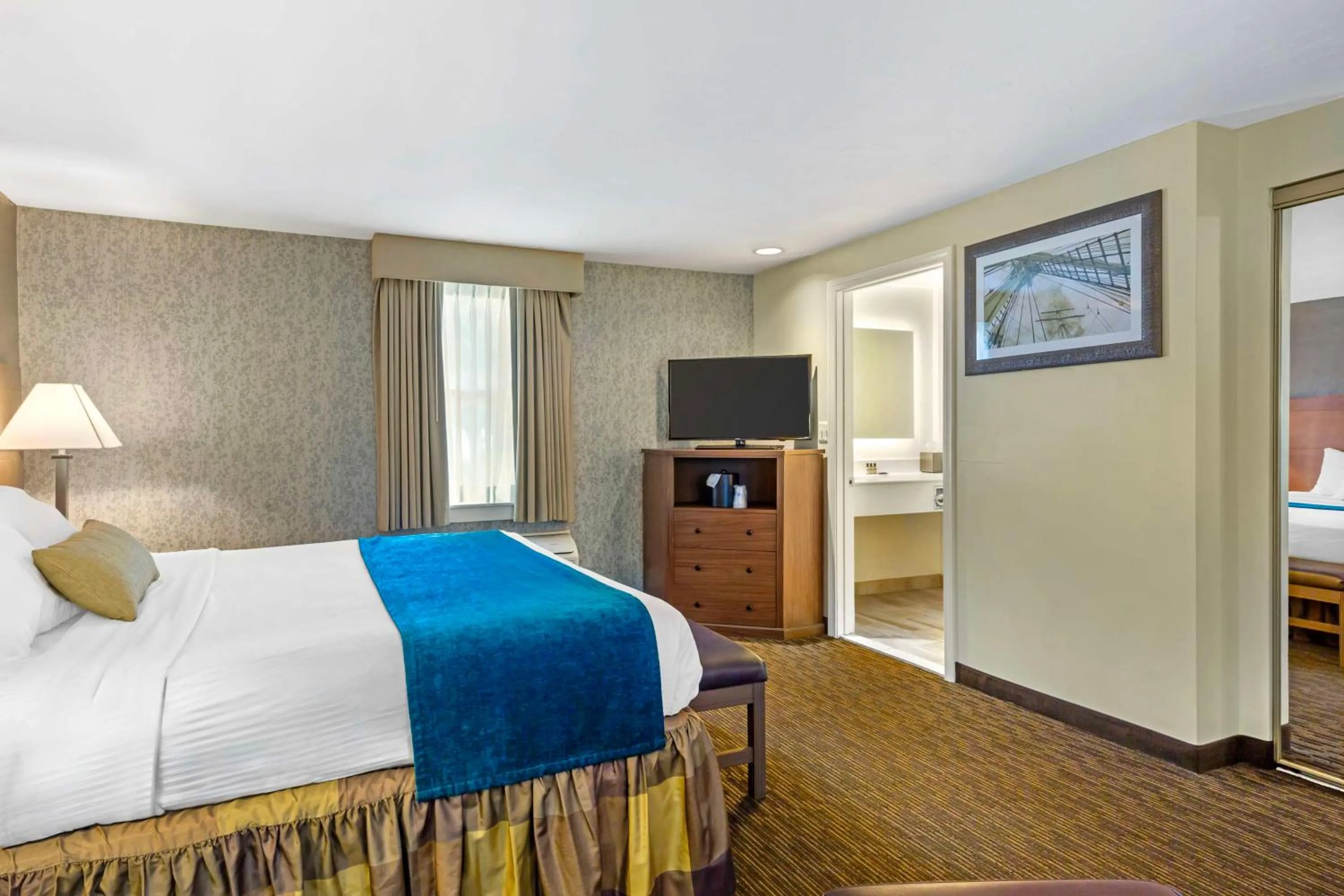 Bedroom, Bed in Best Western Plus Cold Spring