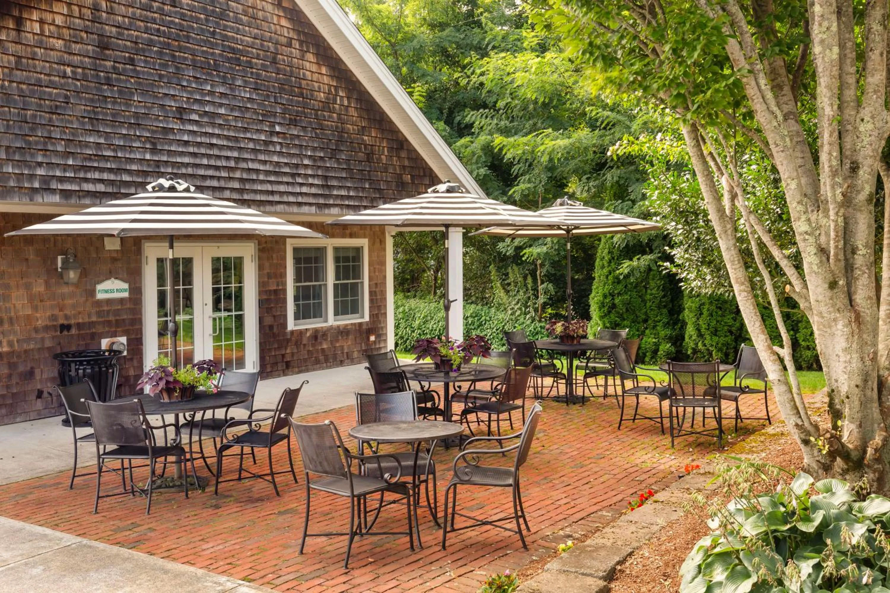 Property building in Best Western Plus Cold Spring