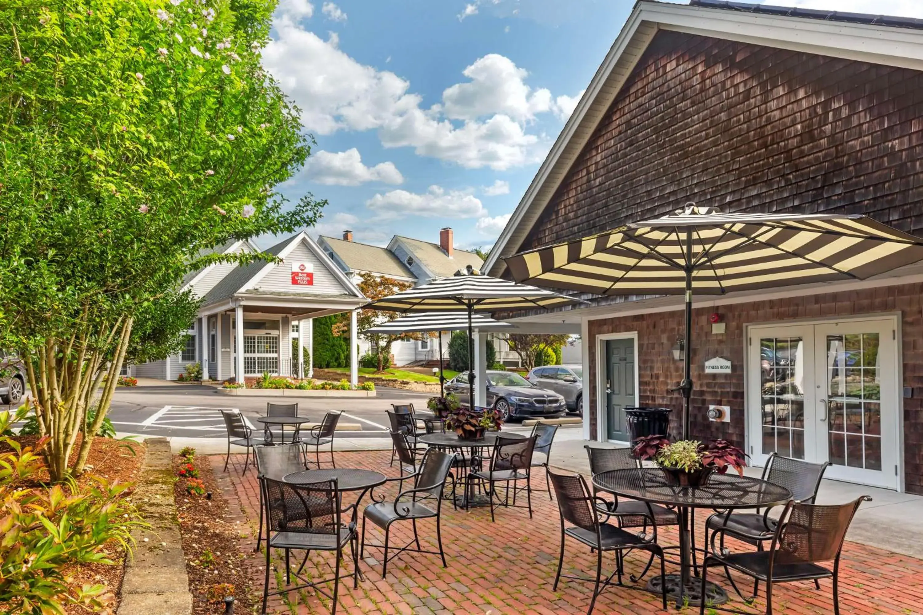 Property building in Best Western Plus Cold Spring Property building in Best Western Plus Cold Spring