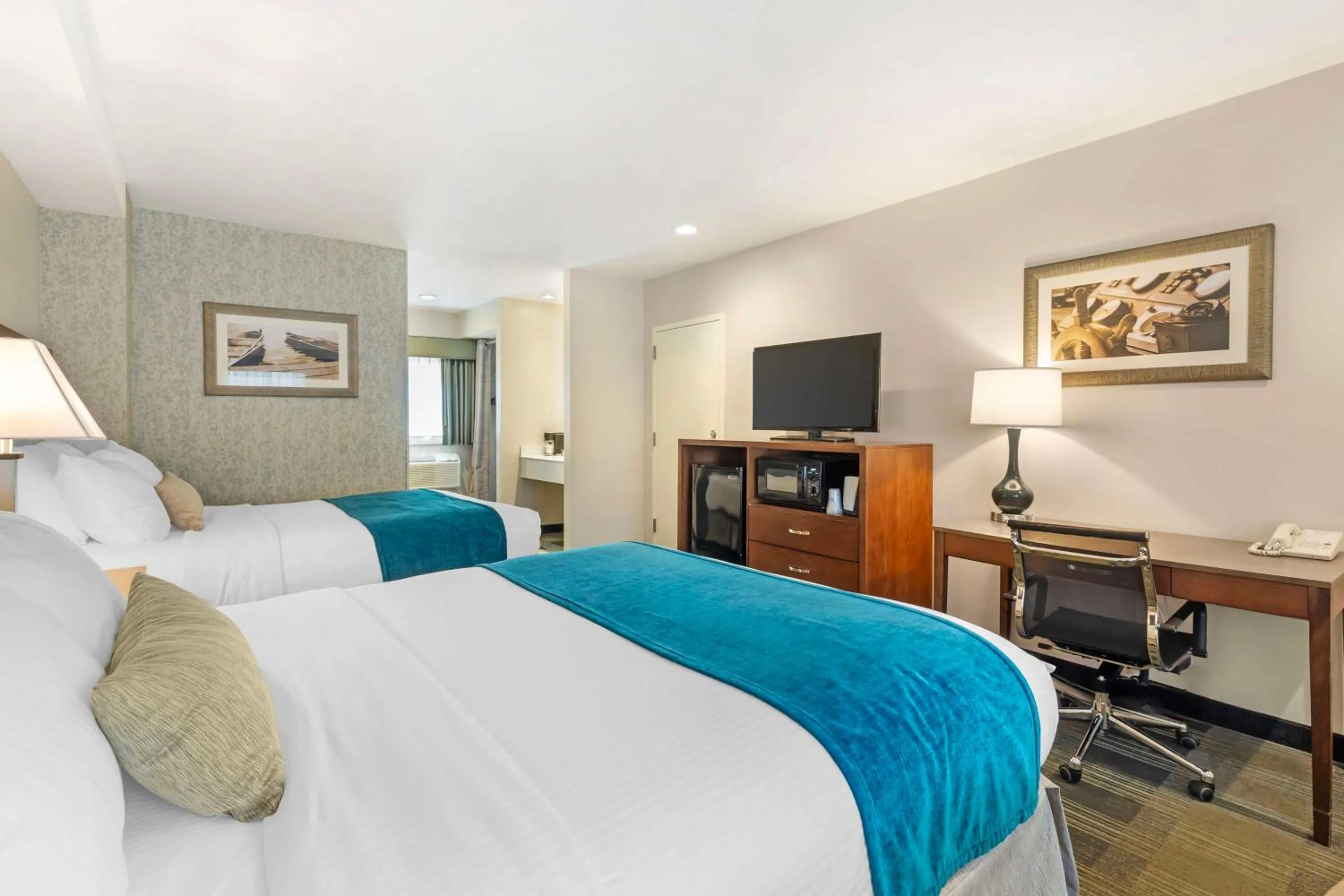 Bedroom, Bed in Best Western Plus Cold Spring