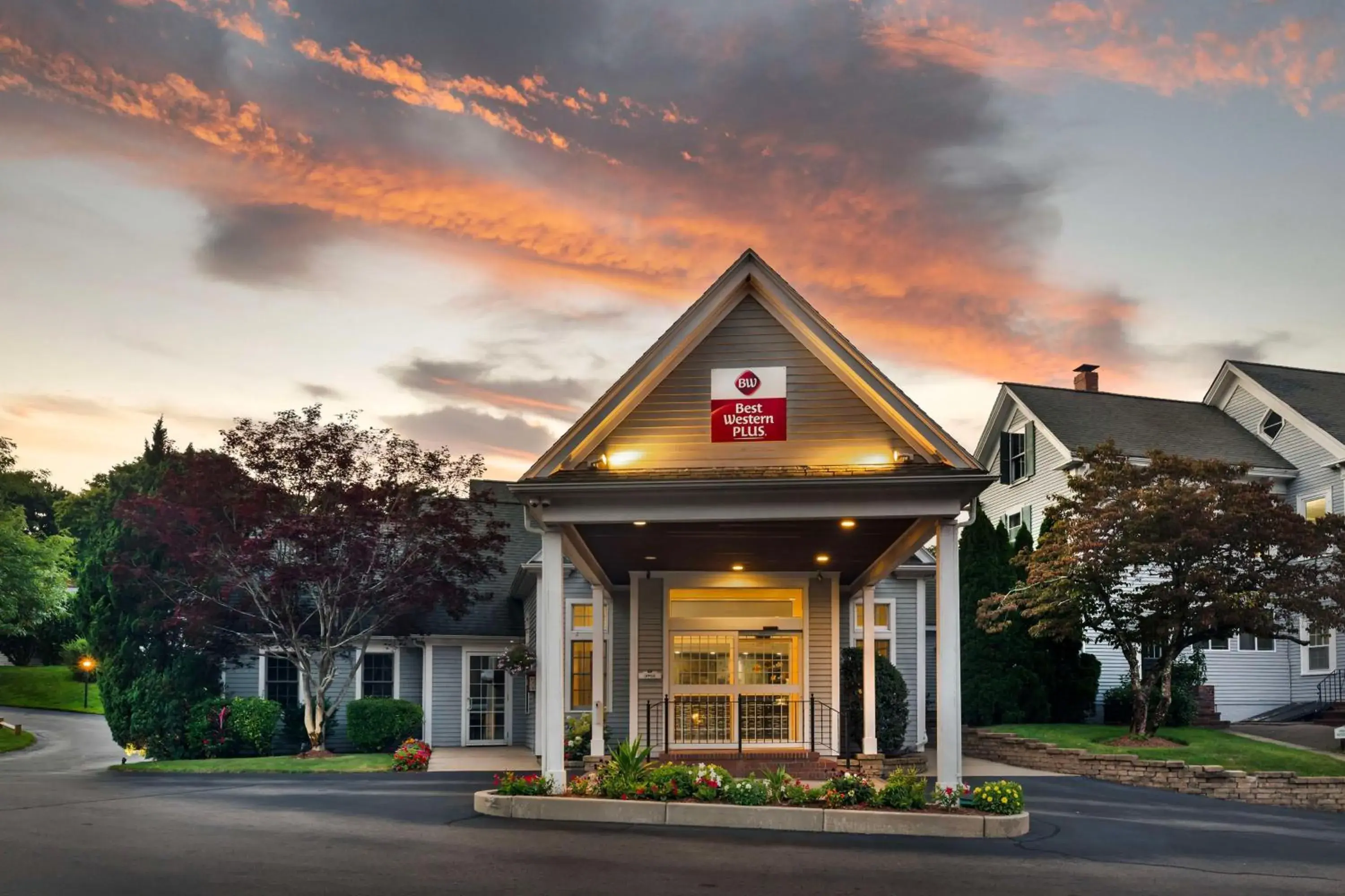 Property building in Best Western Plus Cold Spring Property building in Best Western Plus Cold Spring