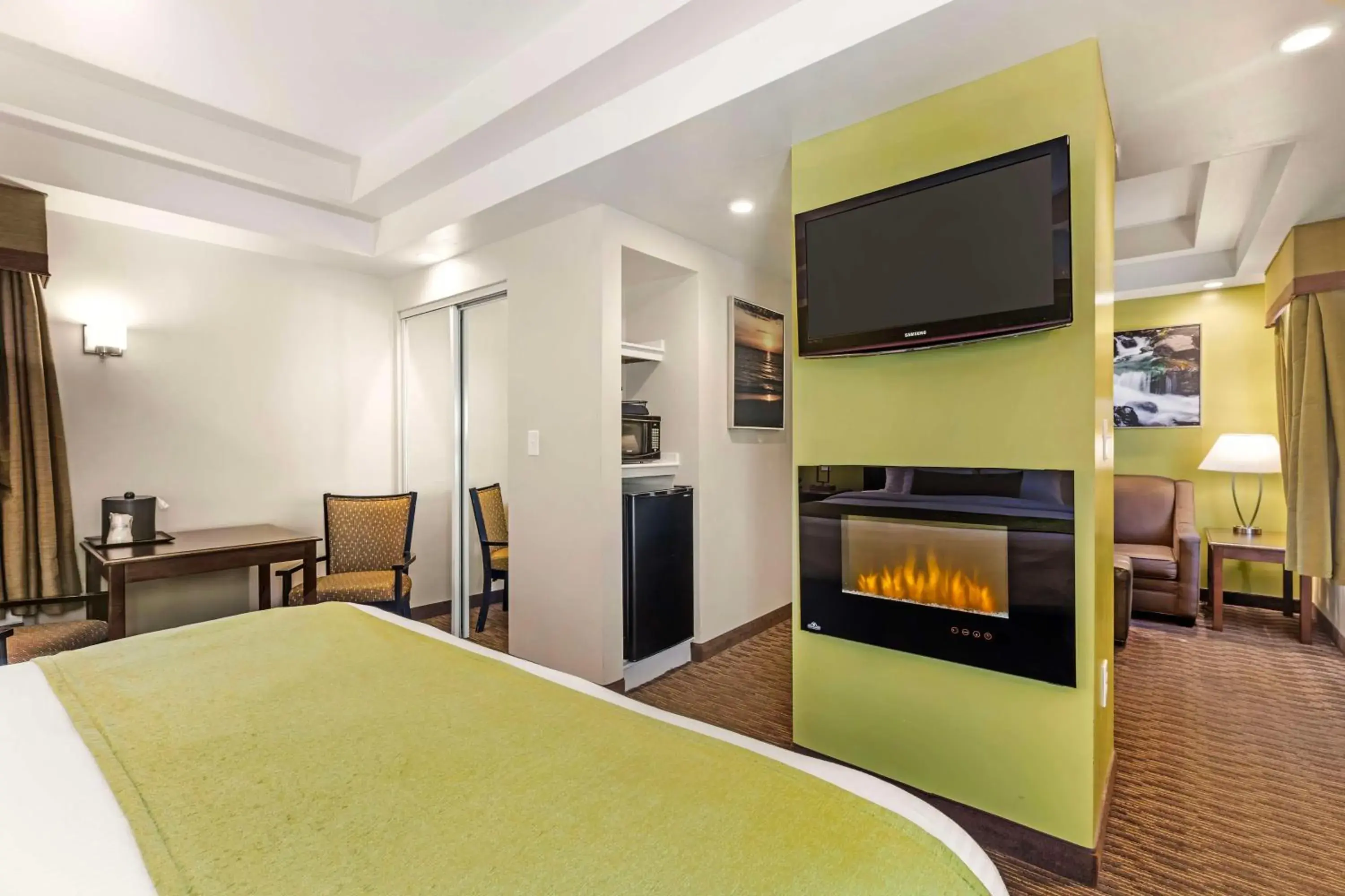 Bedroom in Best Western Plus Cold Spring Bedroom in Best Western Plus Cold Spring