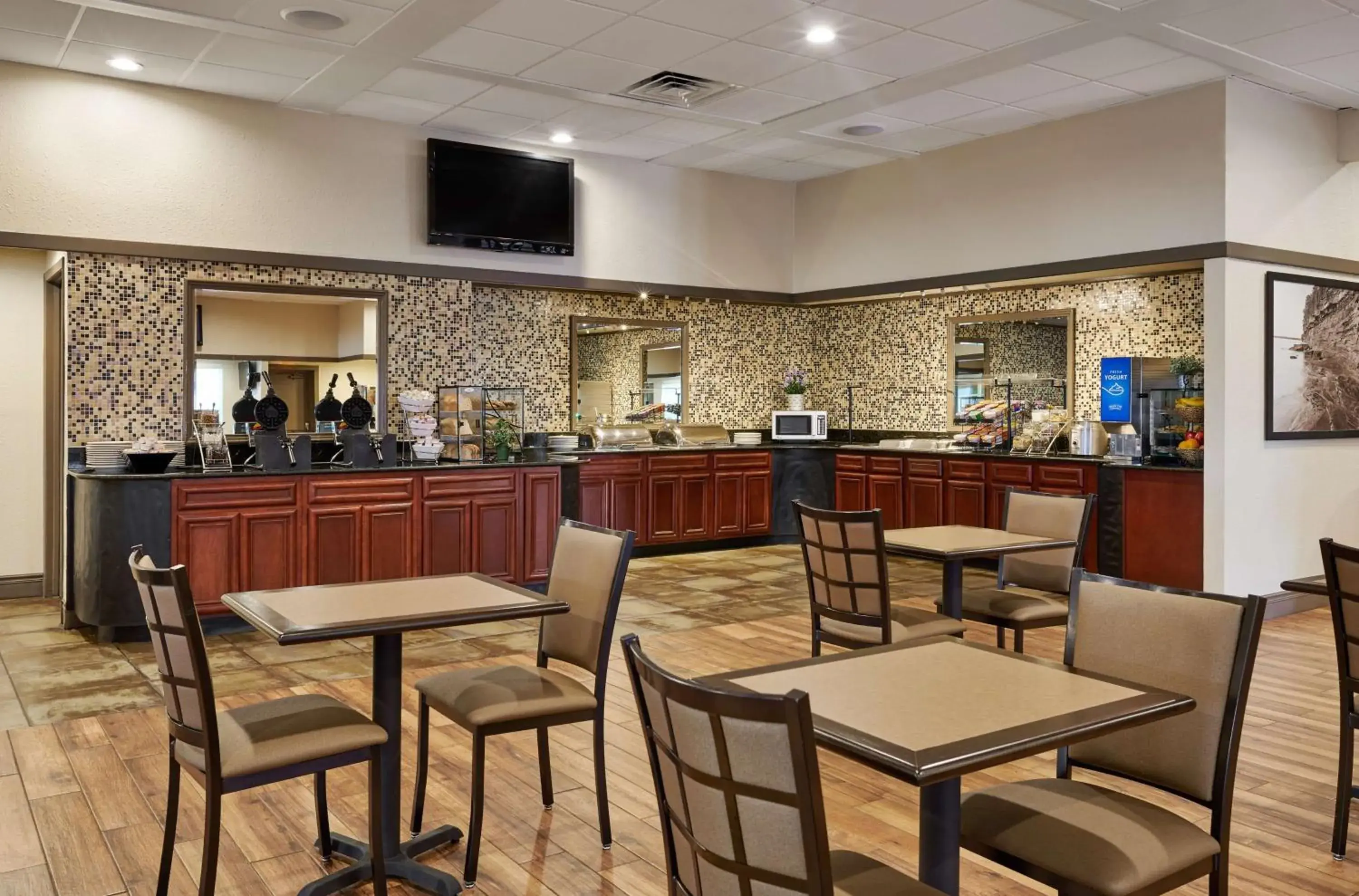Restaurant/places to eat in Best Western Plus Milwaukee Airport Hotel & Conference Center Restaurant/places to eat in Best Western Plus Milwaukee Airport Hotel & Conference Center