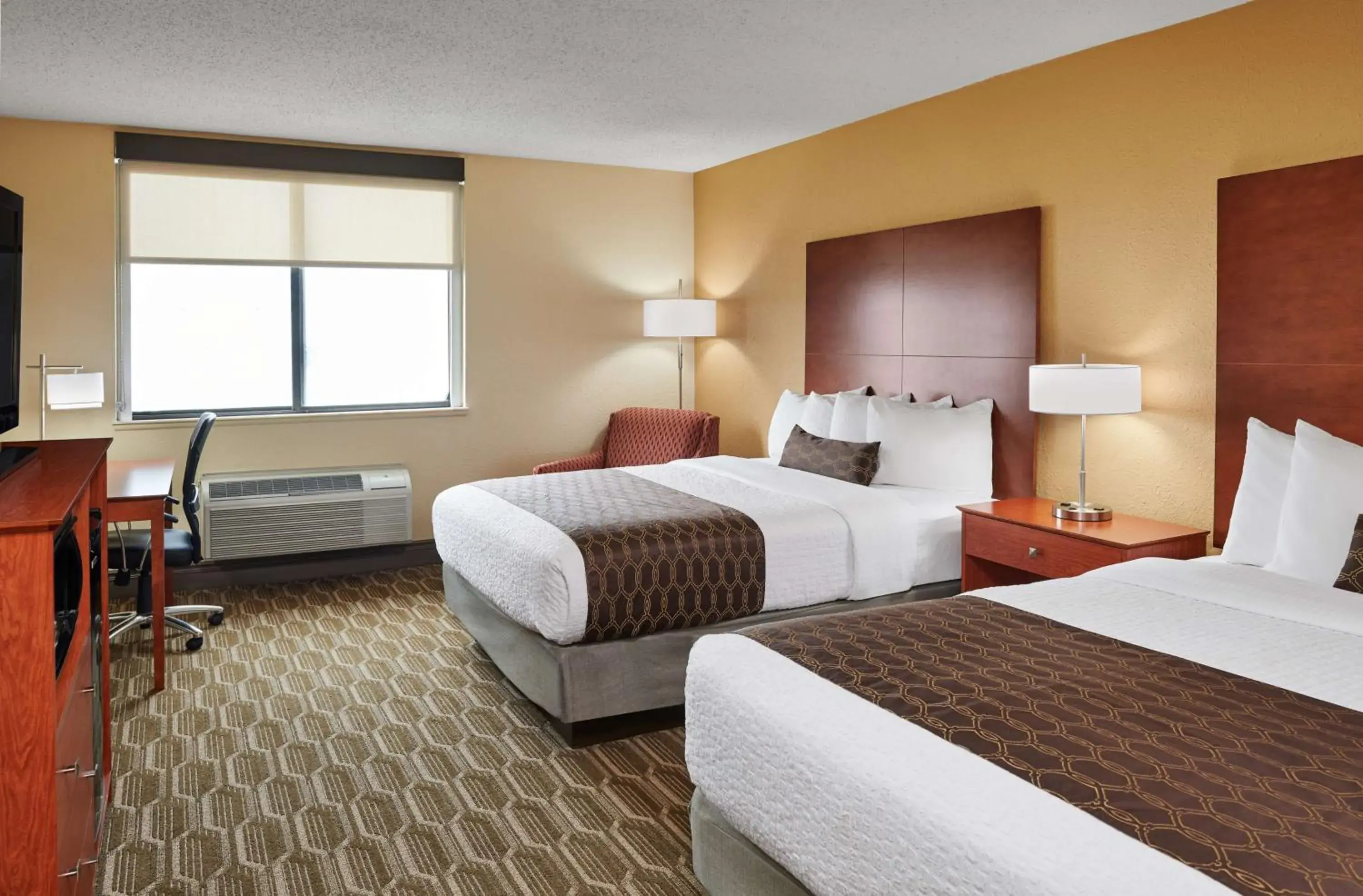 Queen Room with Two Queen Beds - Disability Access in Best Western Plus Milwaukee Airport Hotel & Conference Center Queen Room with Two Queen Beds - Disability Access in Best Western Plus Milwaukee Airport Hotel & Conference Center