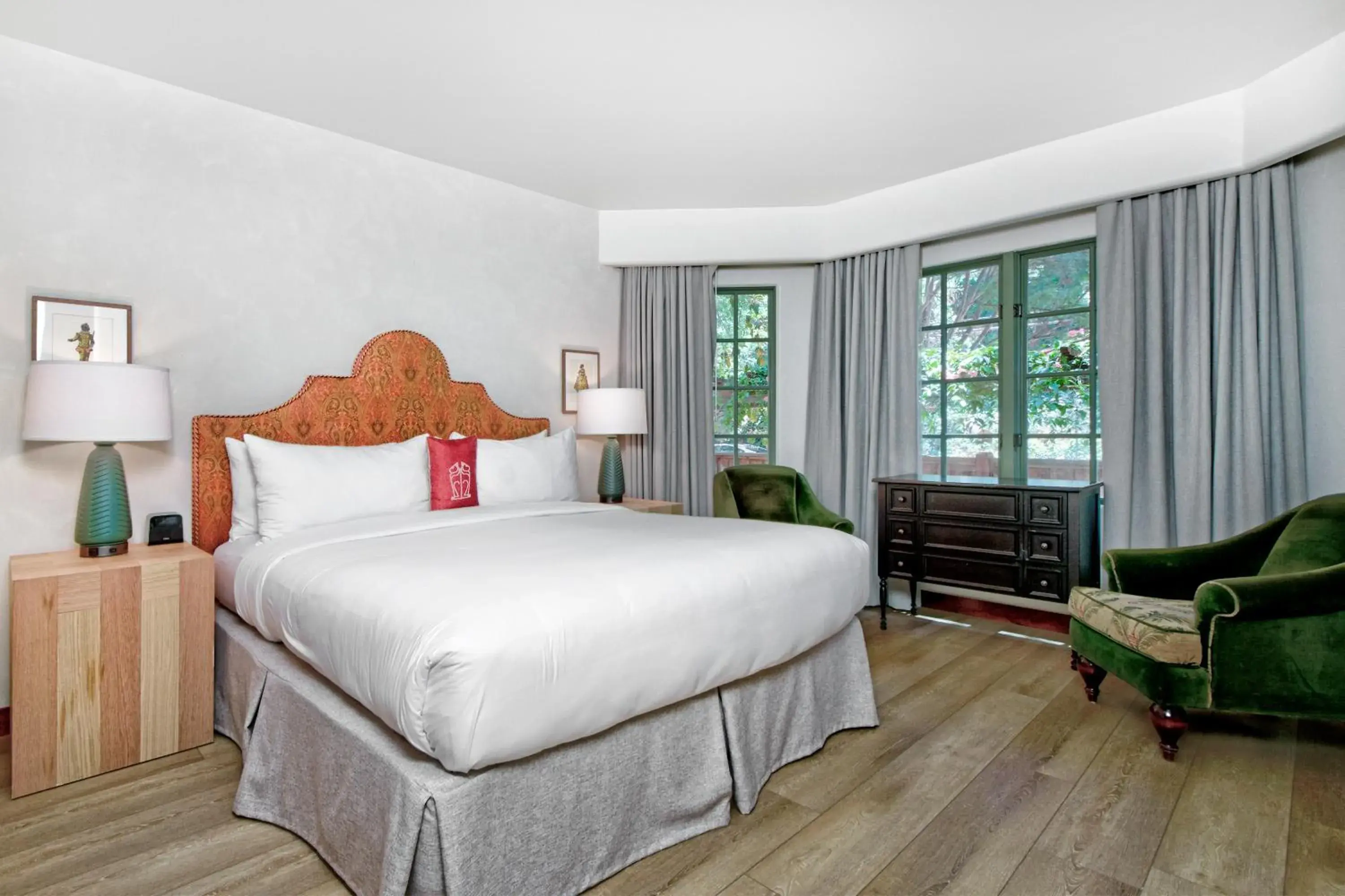 Bedroom, Bed in Hotel Los Gatos Bedroom, Bed in Hotel Los Gatos