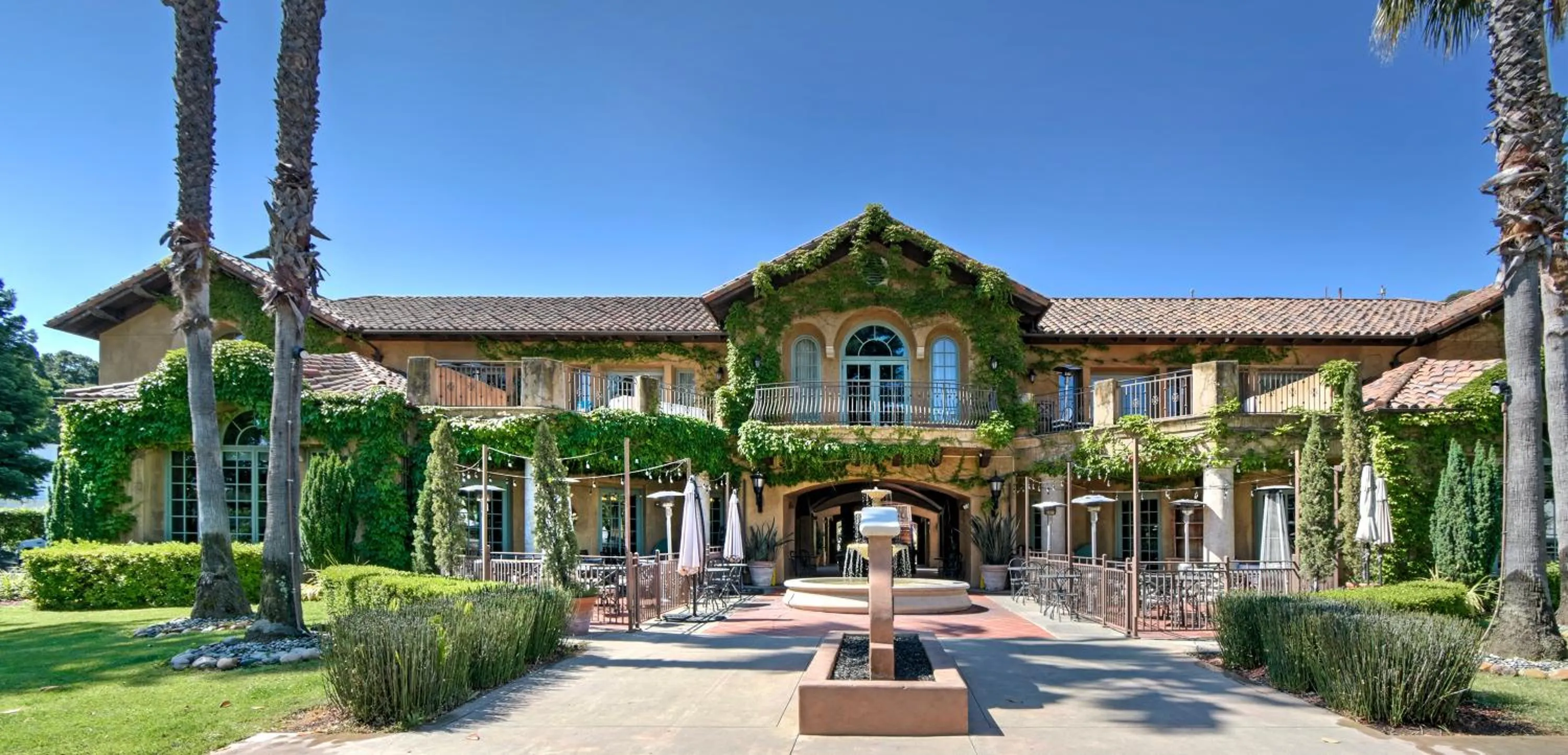 Property building in Hotel Los Gatos