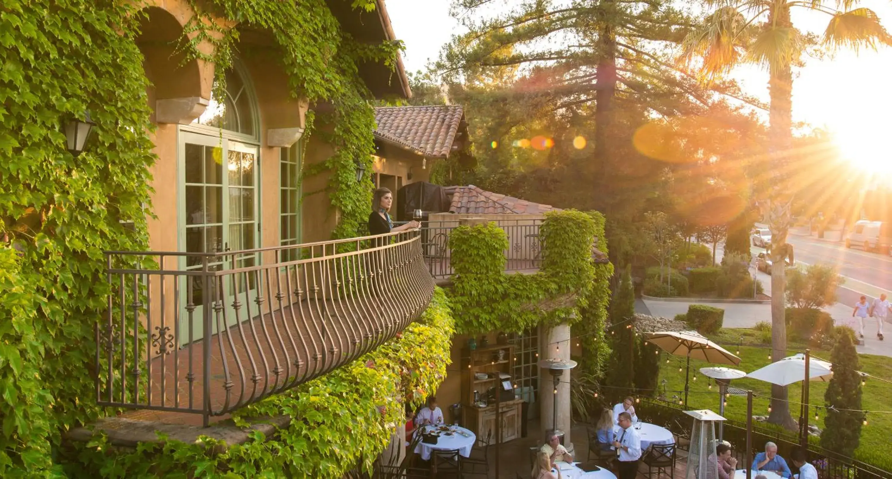 Property building in Hotel Los Gatos Property building in Hotel Los Gatos