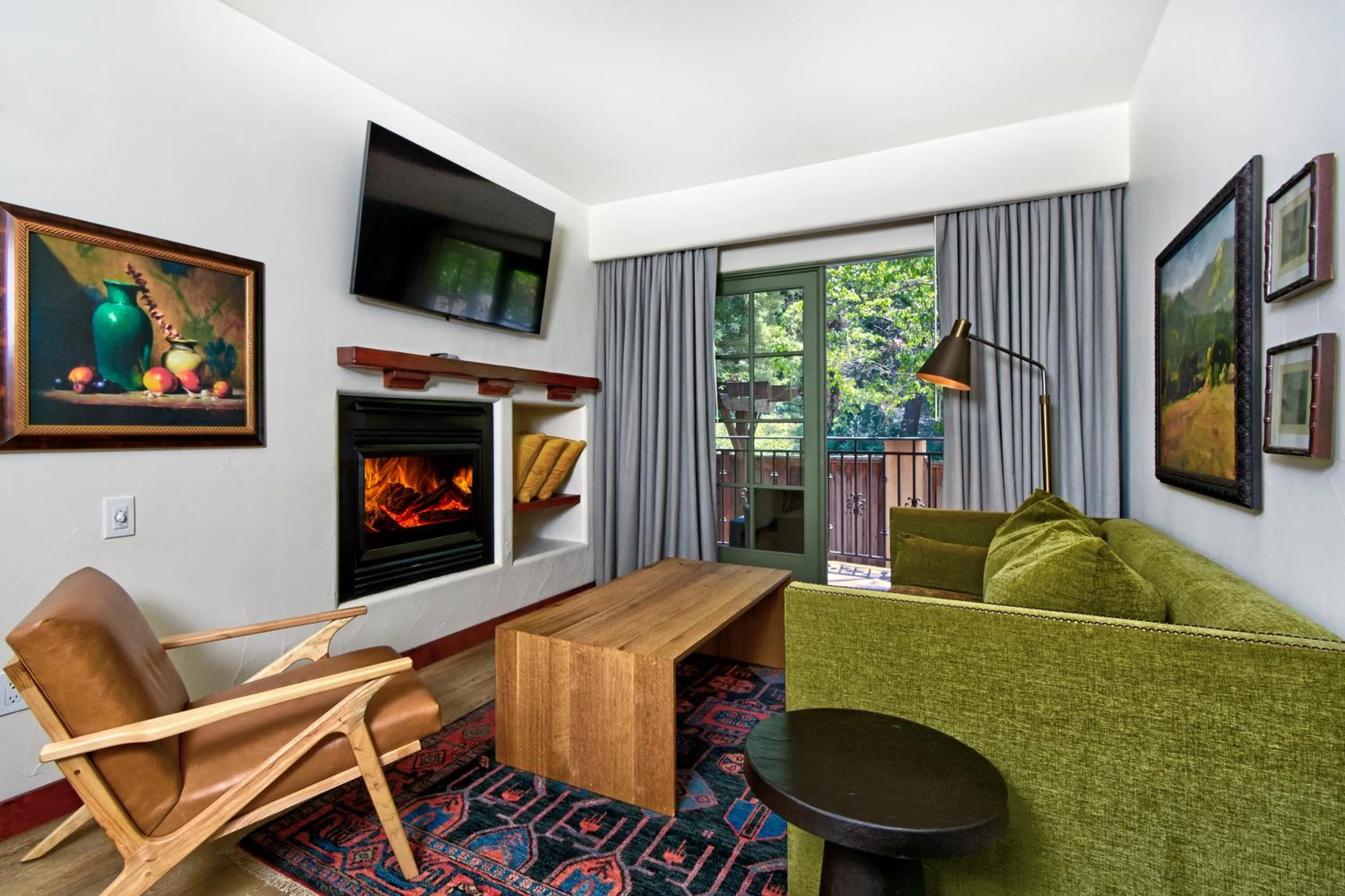 Communal lounge/ TV room in Hotel Los Gatos