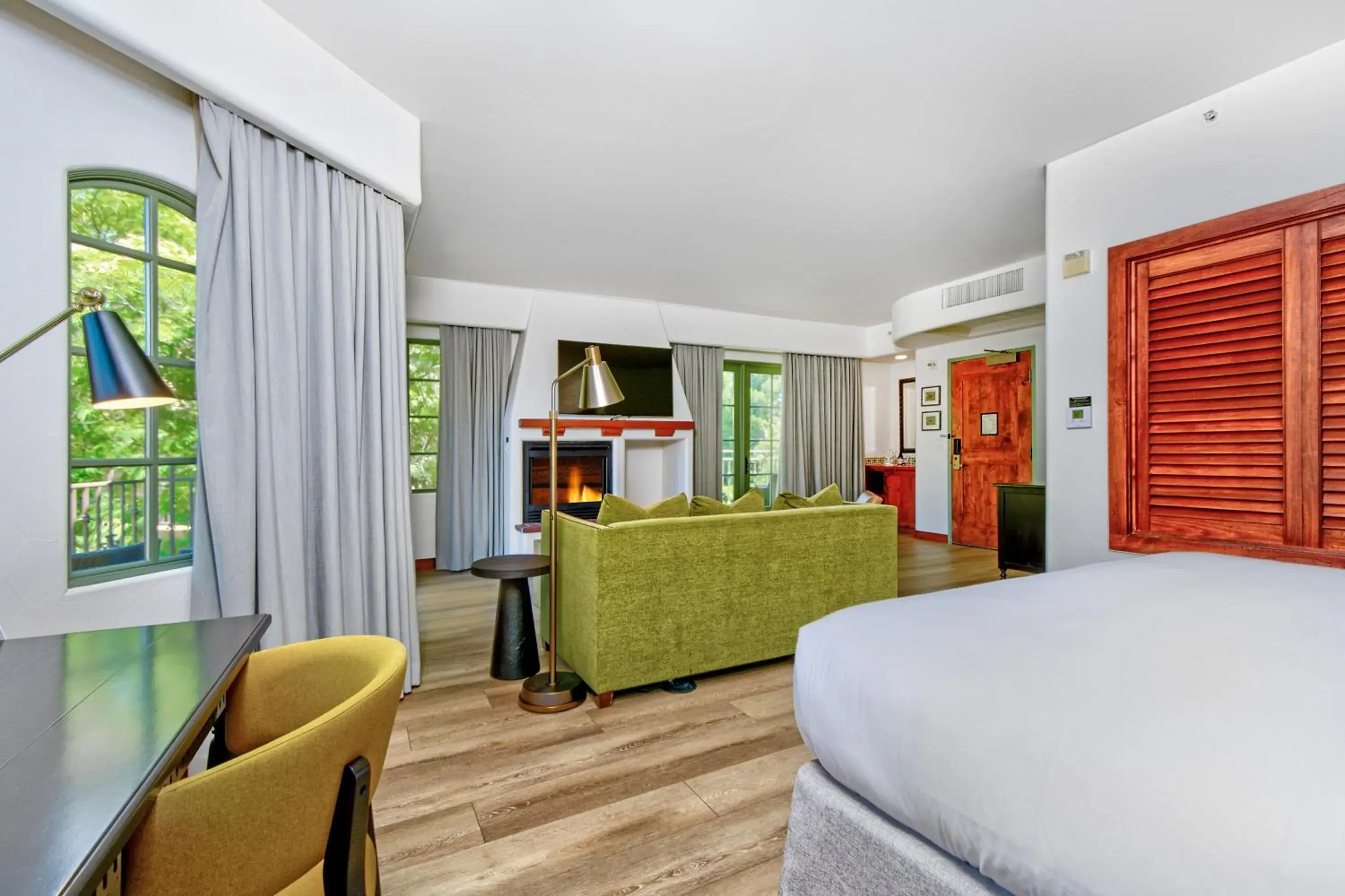 Seating area, Bed in Hotel Los Gatos Seating area, Bed in Hotel Los Gatos