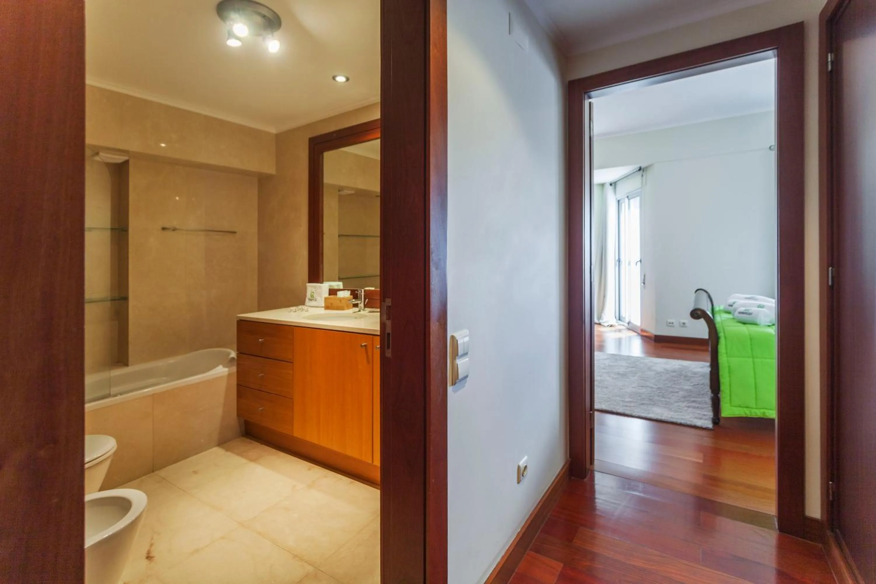 Deluxe Marina Apartment