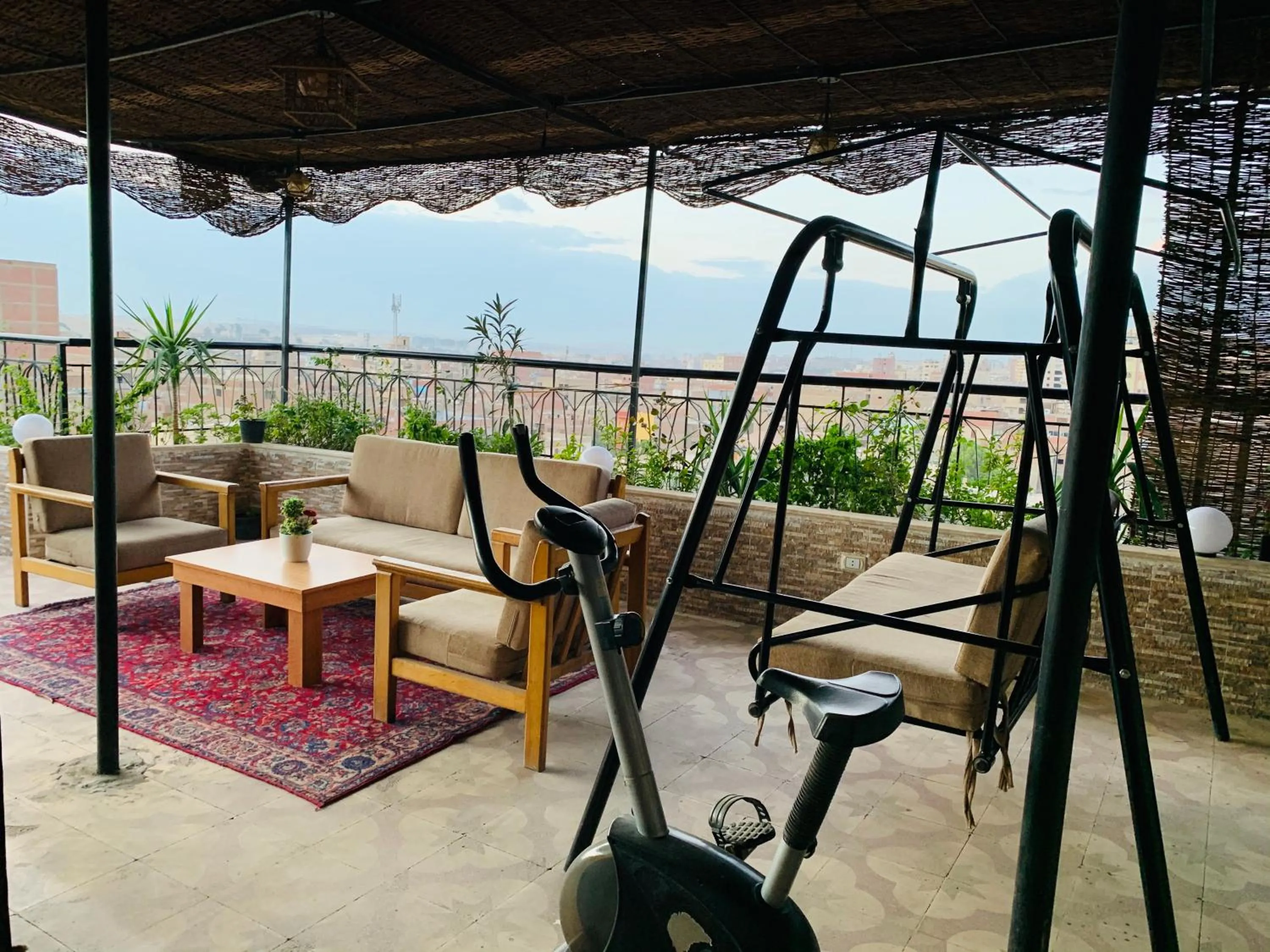 Patio in Draz pyramids view Bed & breakfast