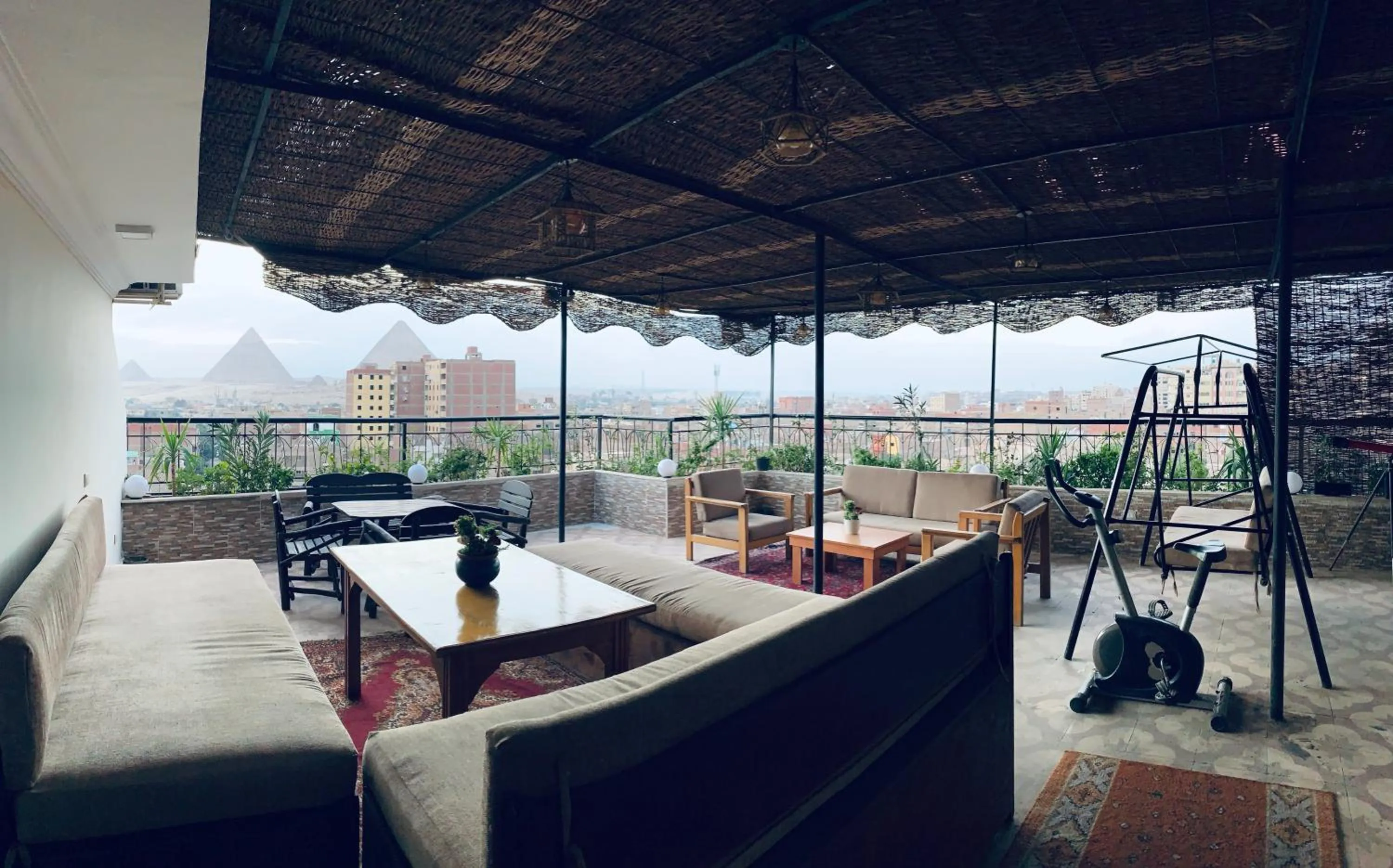 Patio in Draz pyramids view Bed & breakfast