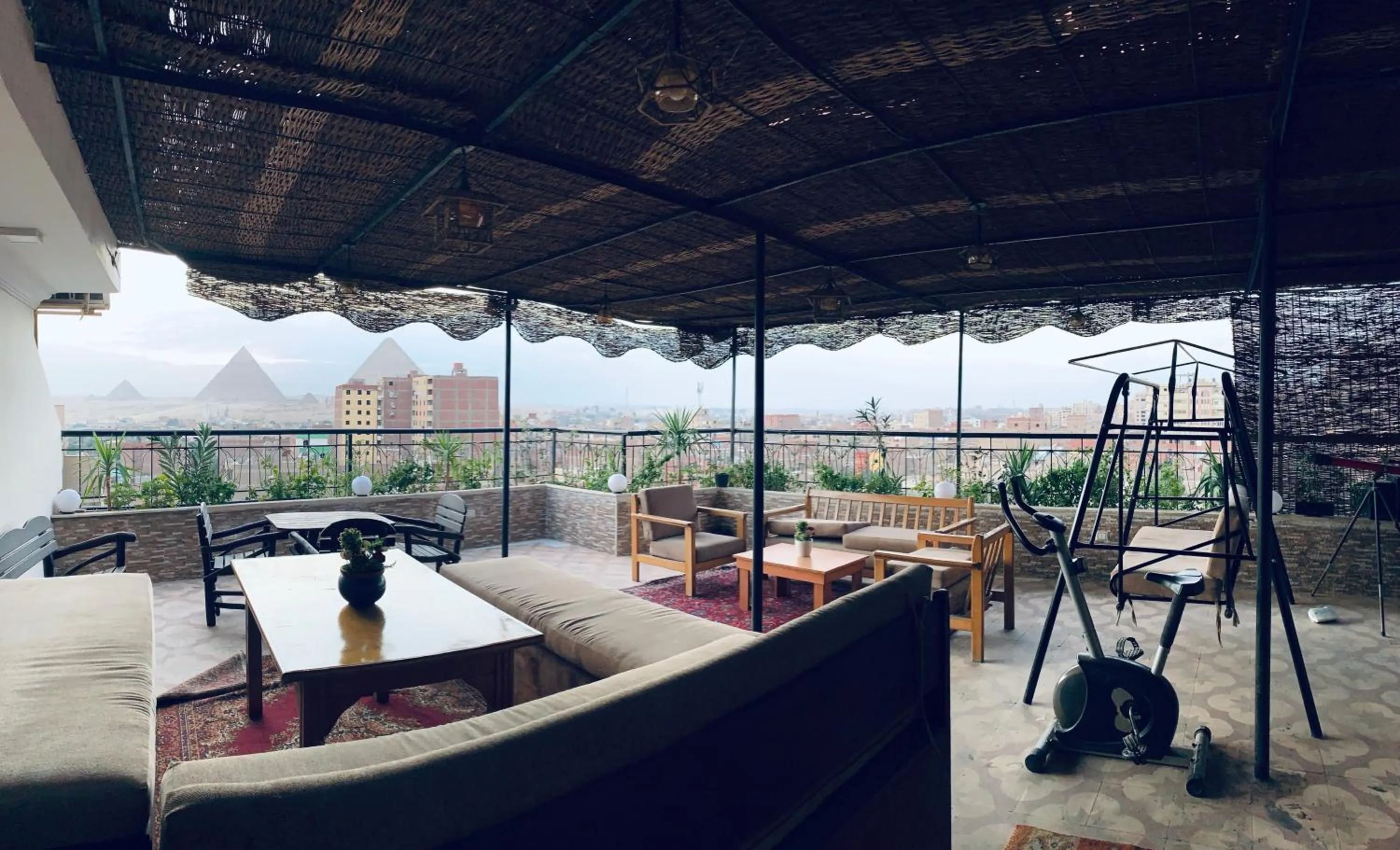 Patio in Draz pyramids view Bed & breakfast