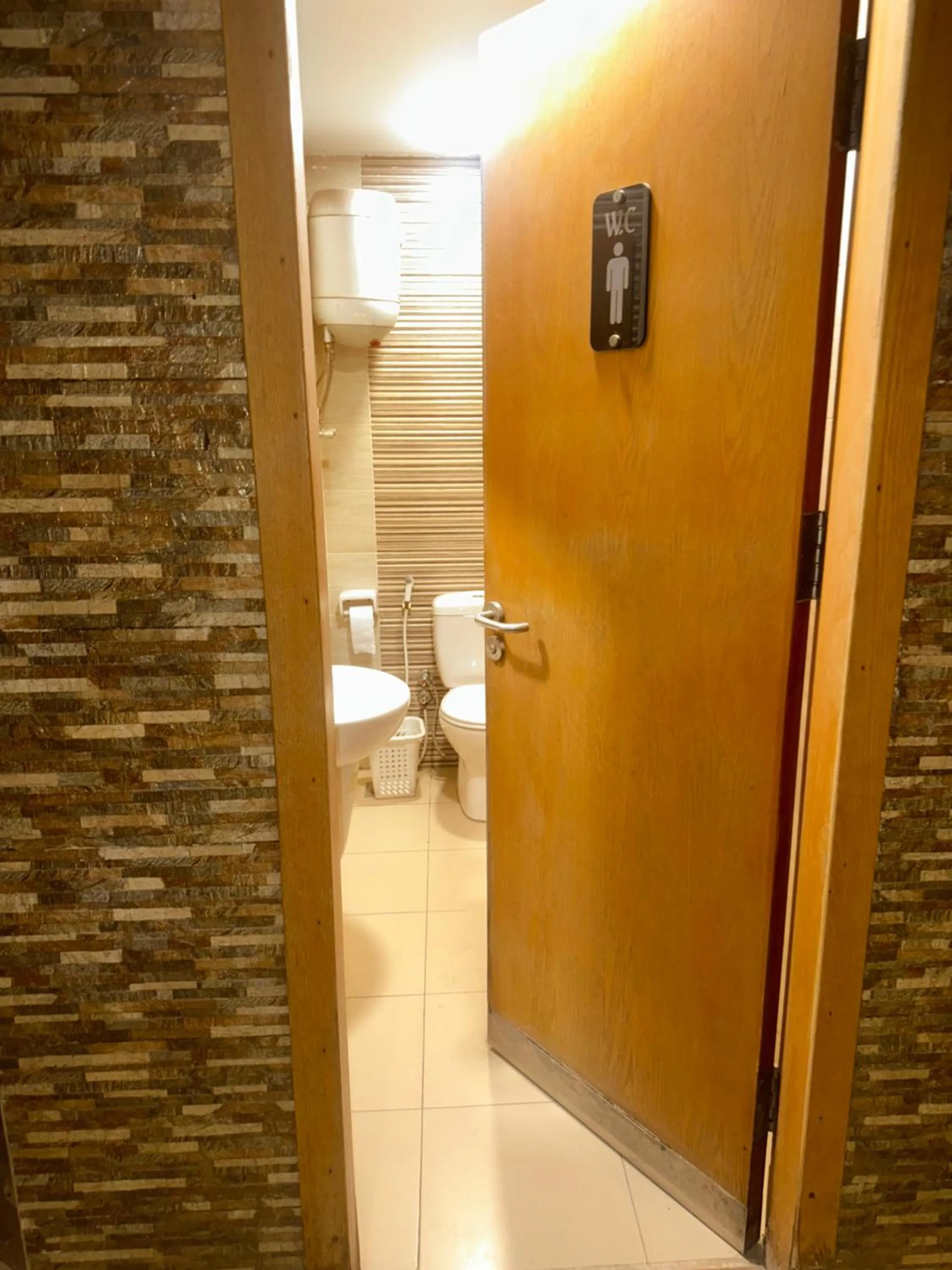 Toilet in Draz pyramids view Bed & breakfast