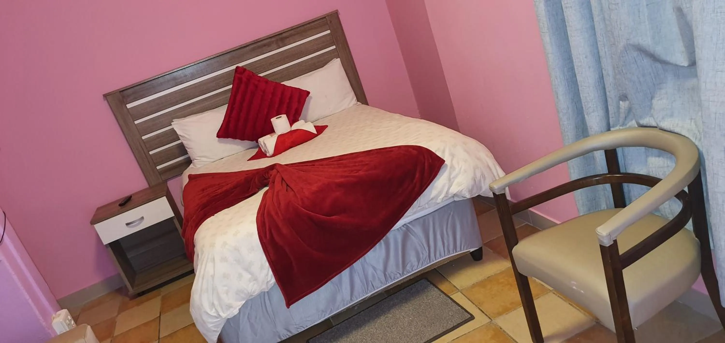 Bed in Helpful lodge