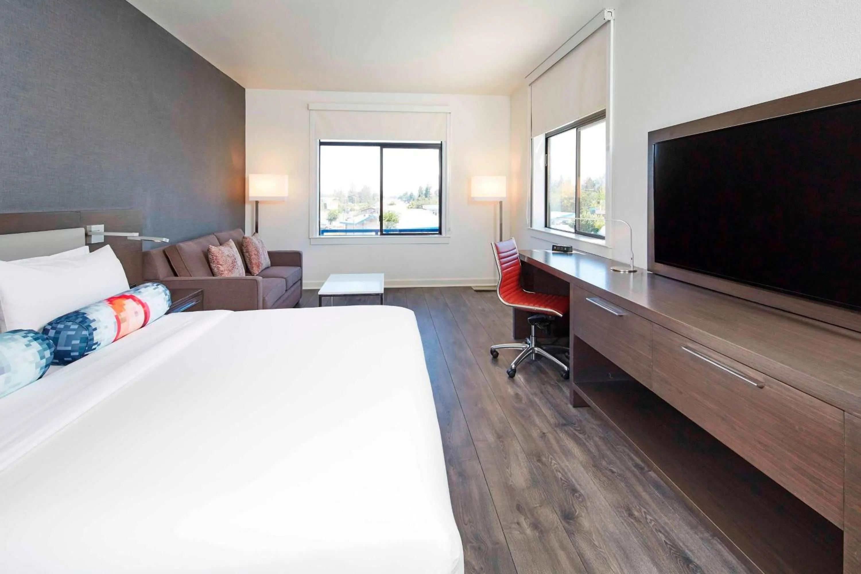 Photo of the whole room, Bed in Aloft San Jose Cupertino