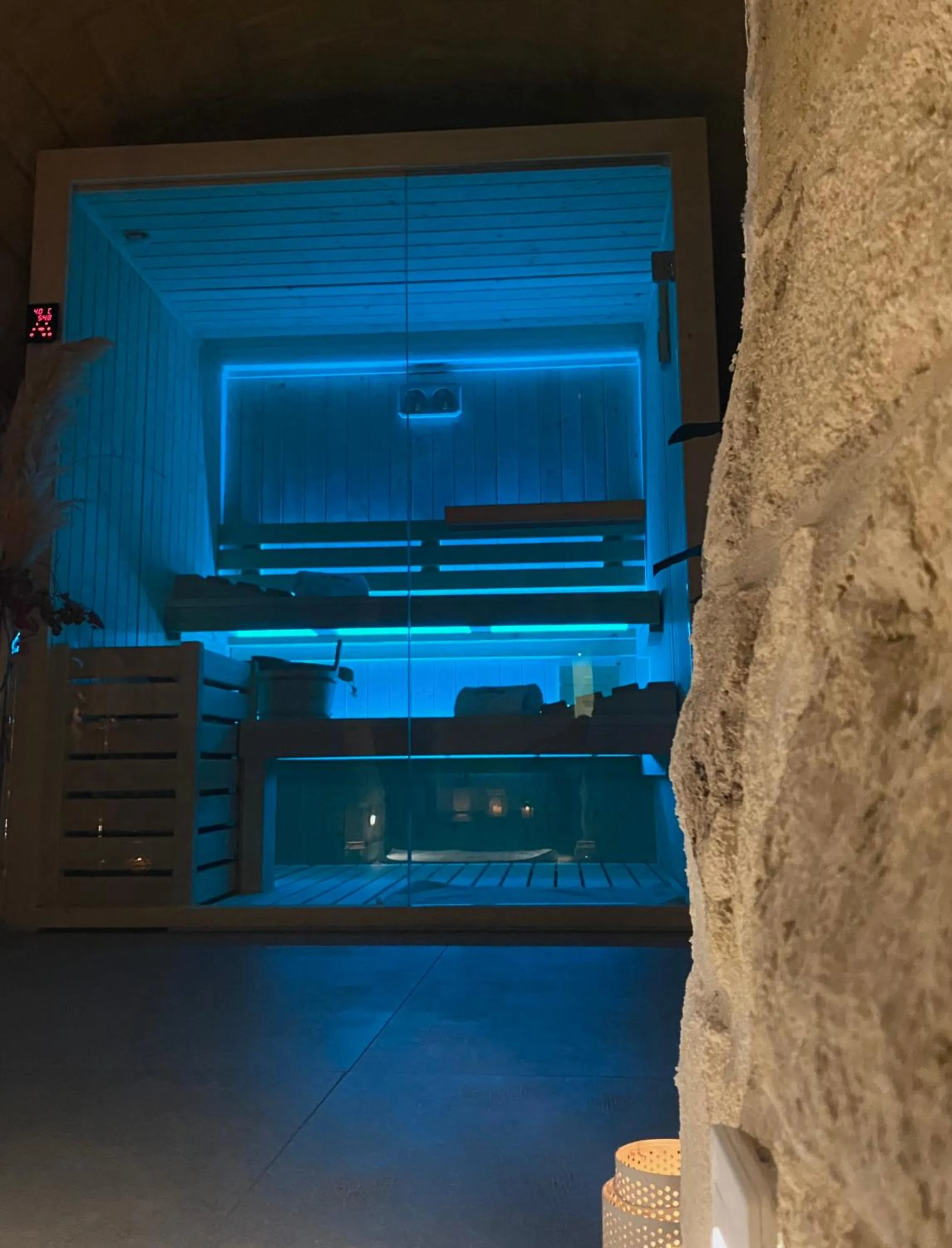 Hot Tub in Luna Federiciana Luxury Room & Spa