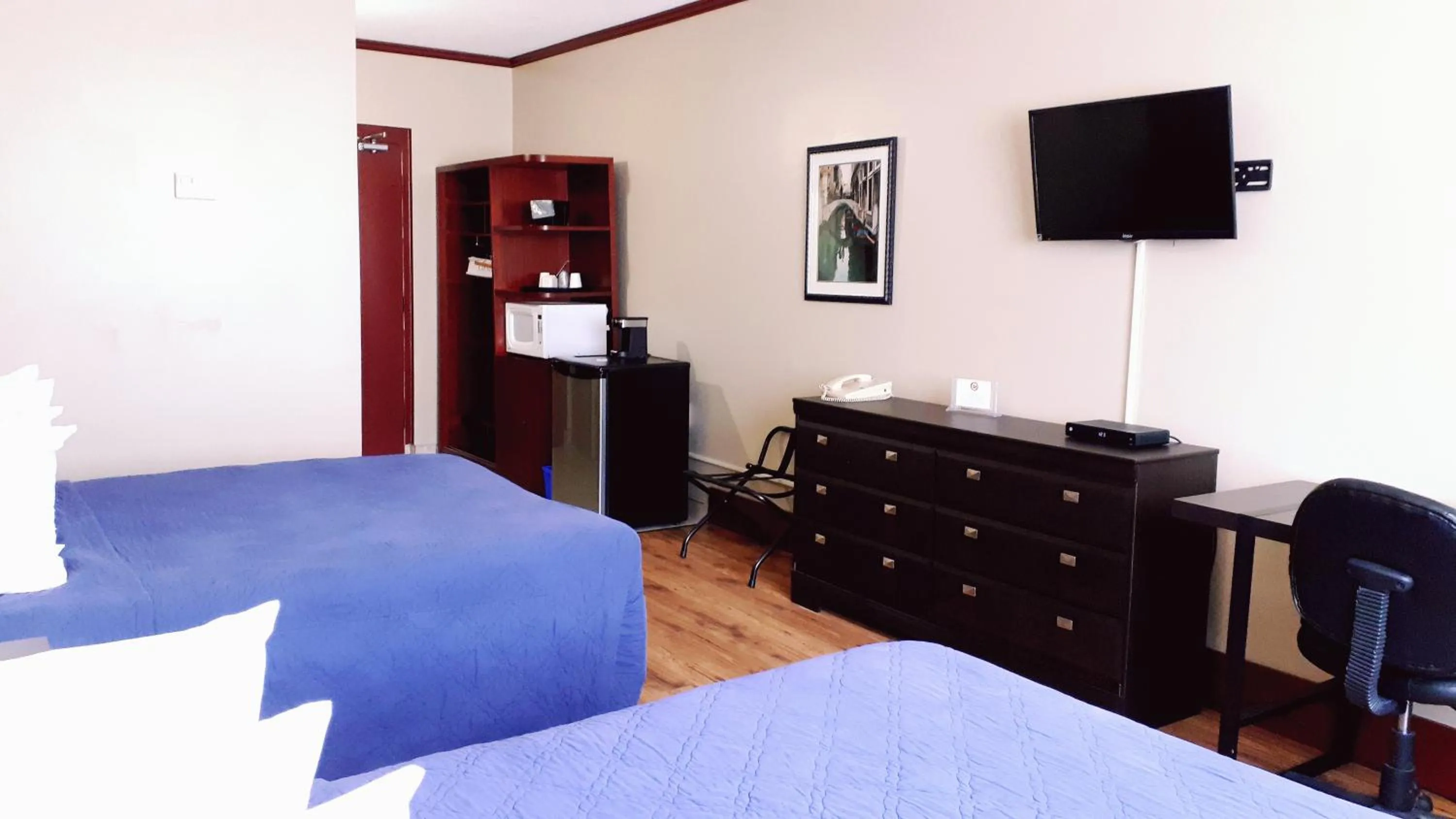 Photo of the whole room in Causeway Bay Hotel