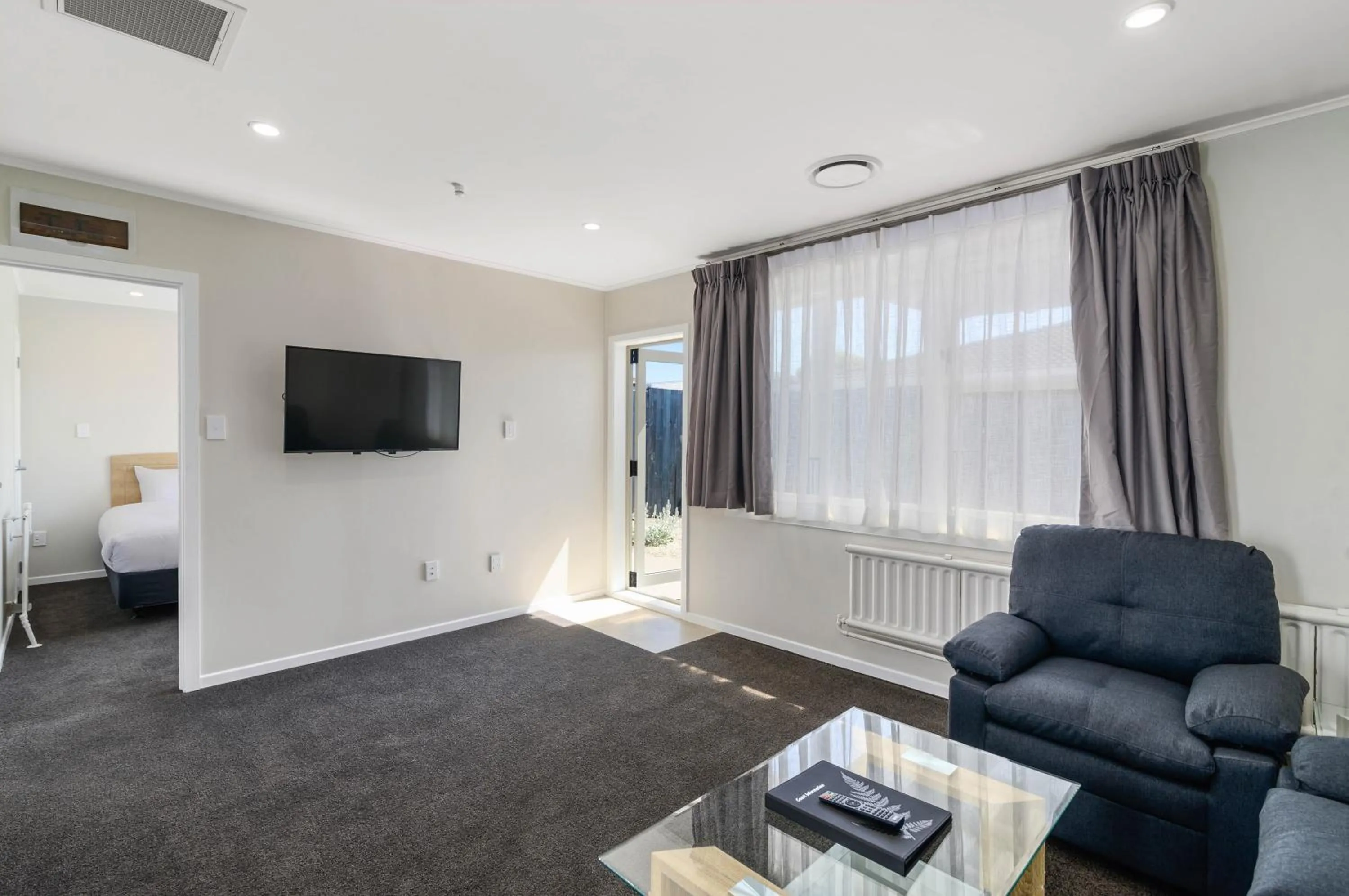 Living room in Thermal Oak Motel