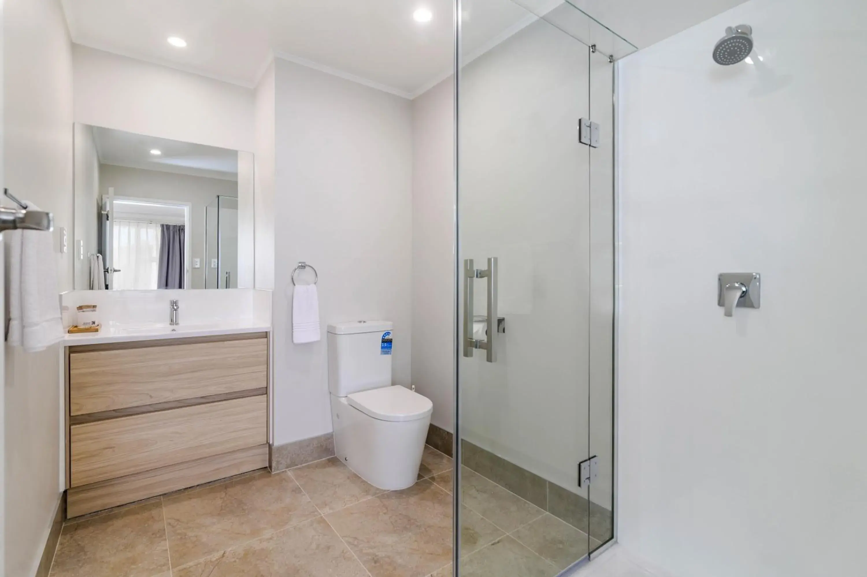 Bathroom in Thermal Oak Motel Bathroom in Thermal Oak Motel