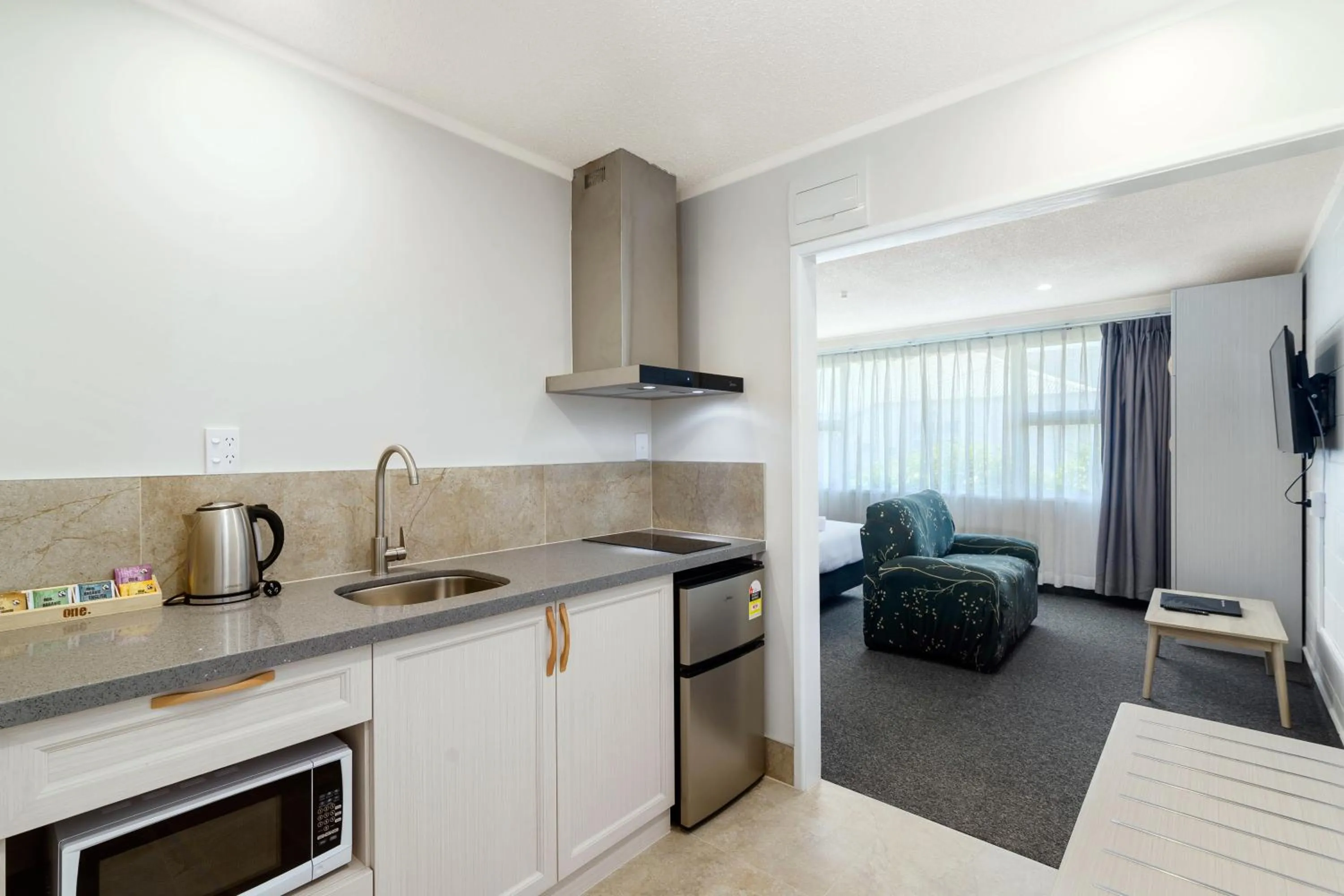 Kitchen or kitchenette in Thermal Oak Motel