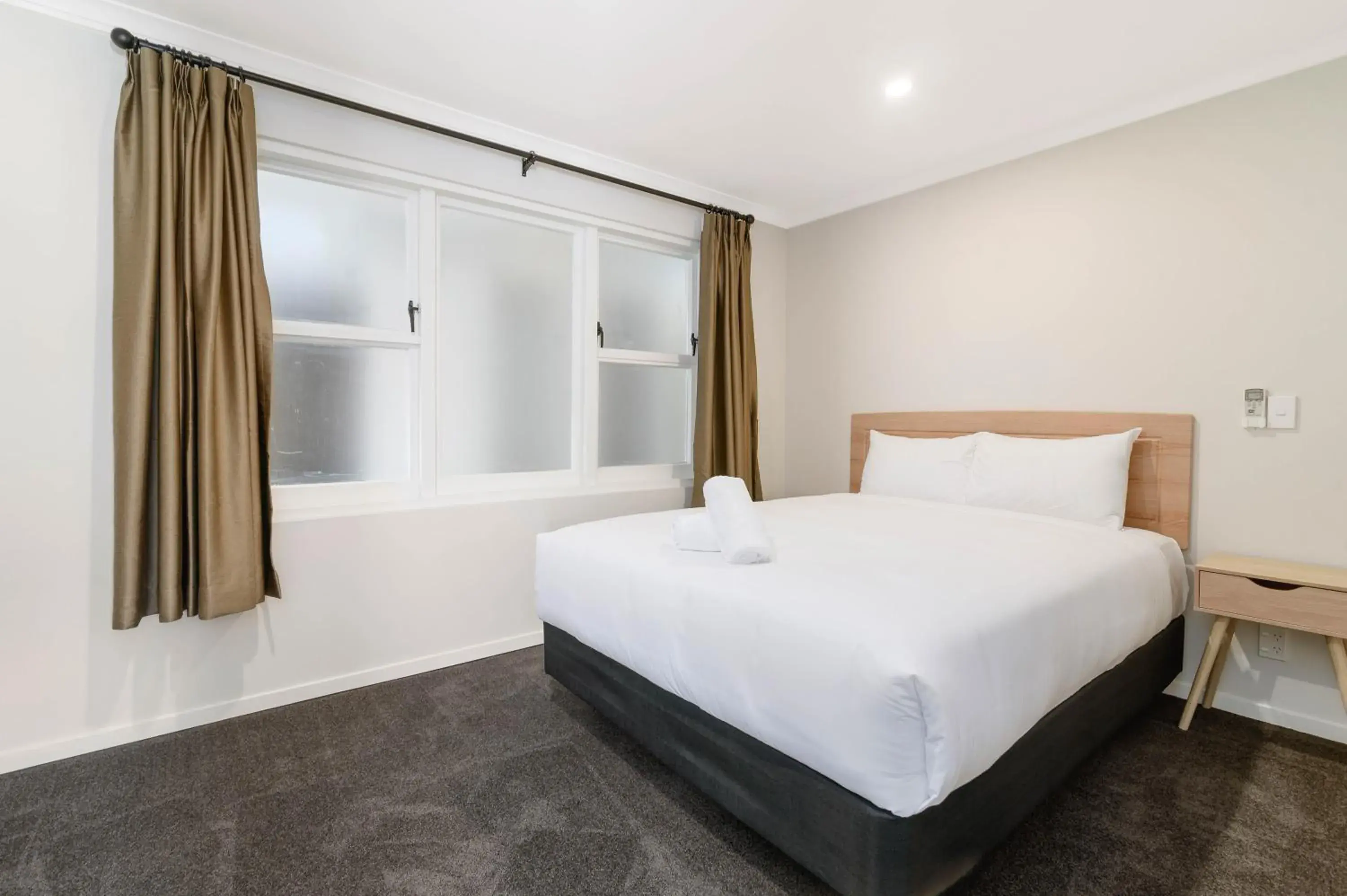 Bedroom, Bed in Thermal Oak Motel Bedroom, Bed in Thermal Oak Motel