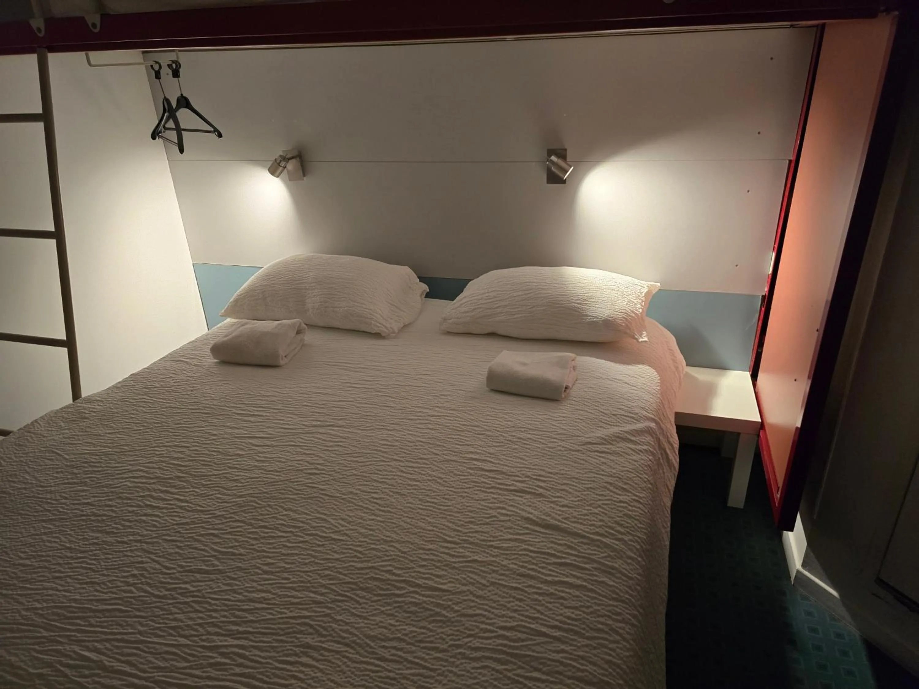 Triple Room (2 single bed + 1 Bunk Bed)     in Brit Hotel Essentiel Poitiers Gare du Futuroscope