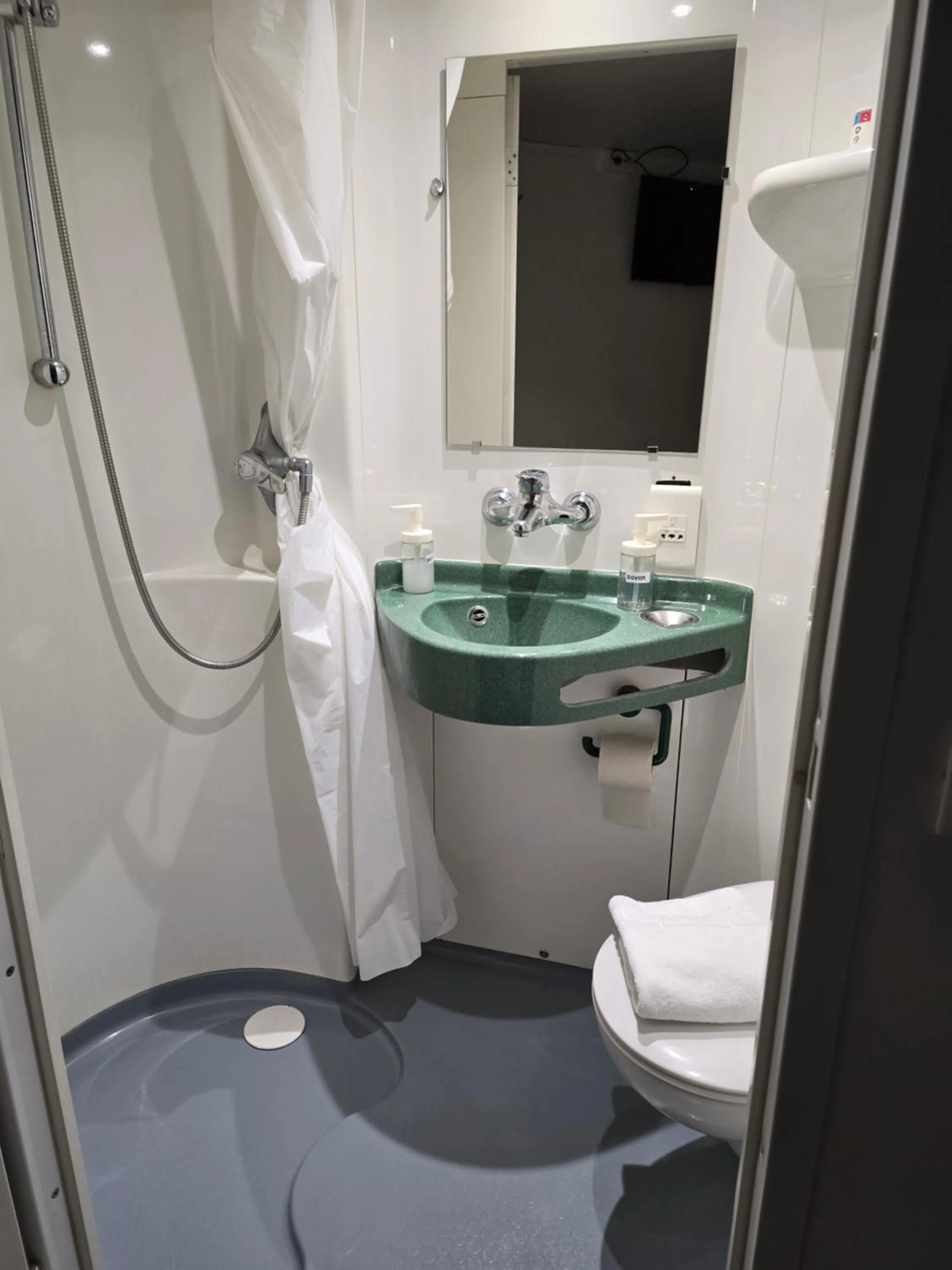 Twin Room in Brit Hotel Essentiel Poitiers Gare du Futuroscope