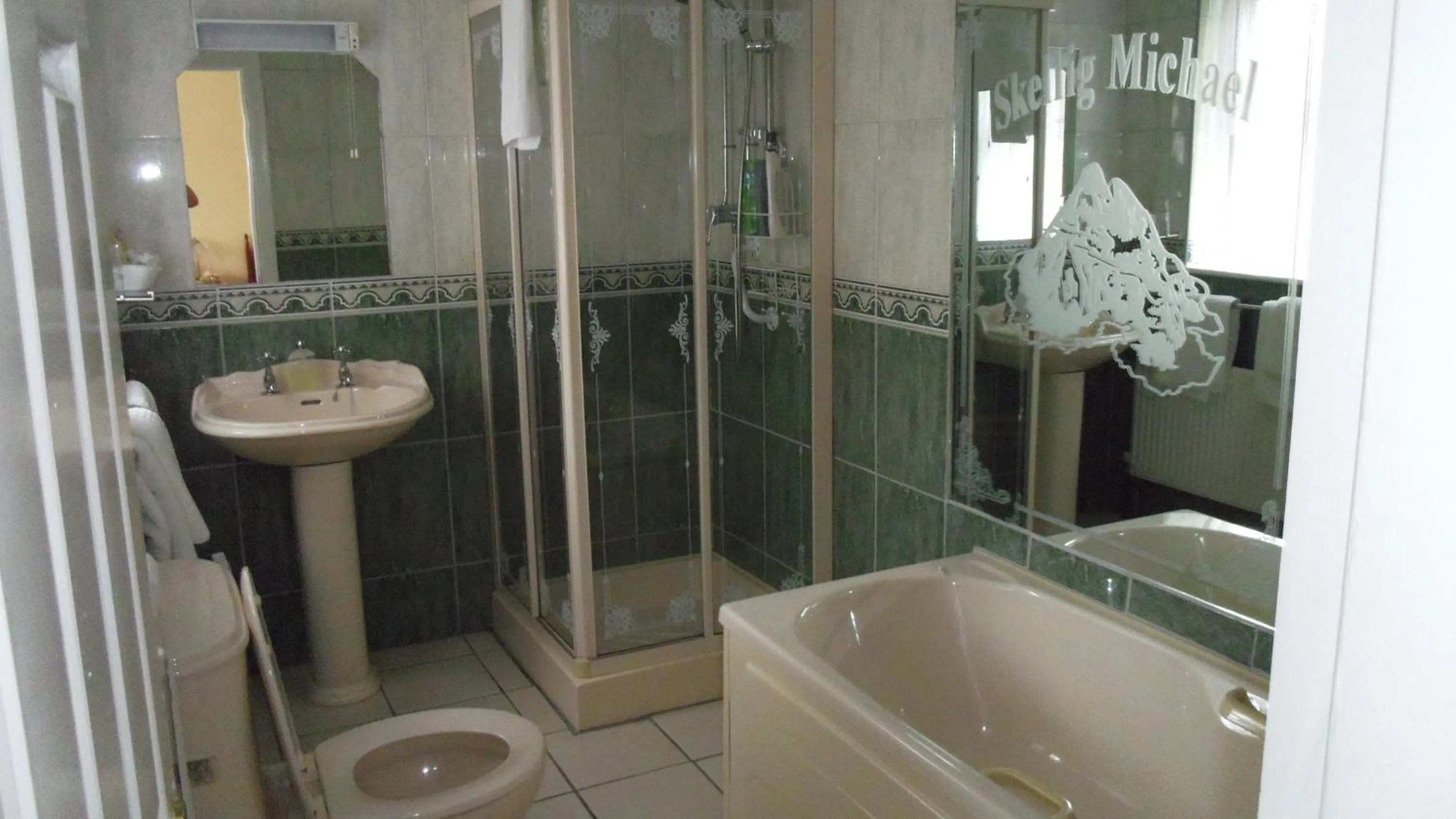 Bathroom in Cúl Draíochta B&B V23D540