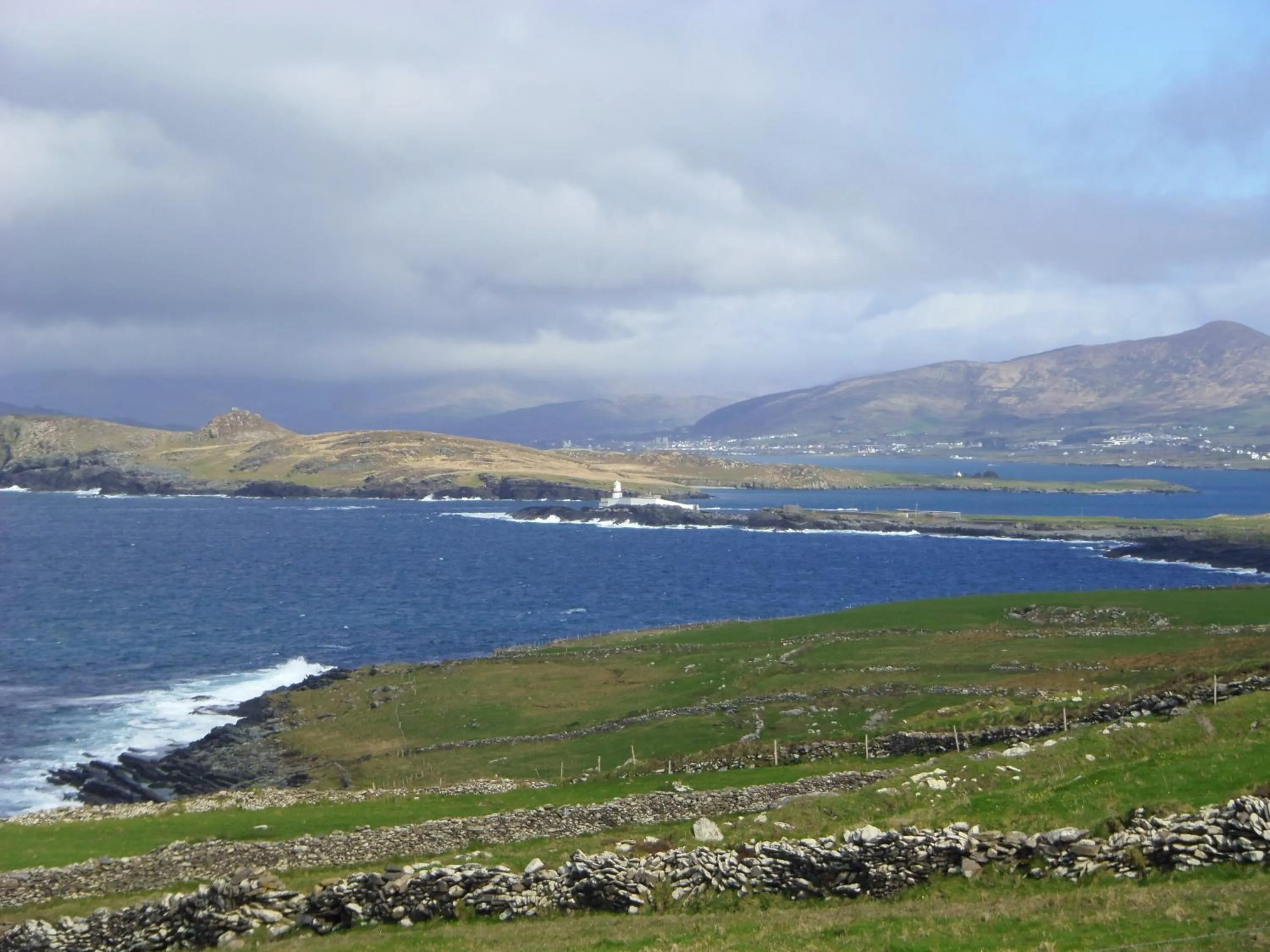 Hiking in Cúl Draíochta B&B V23D540