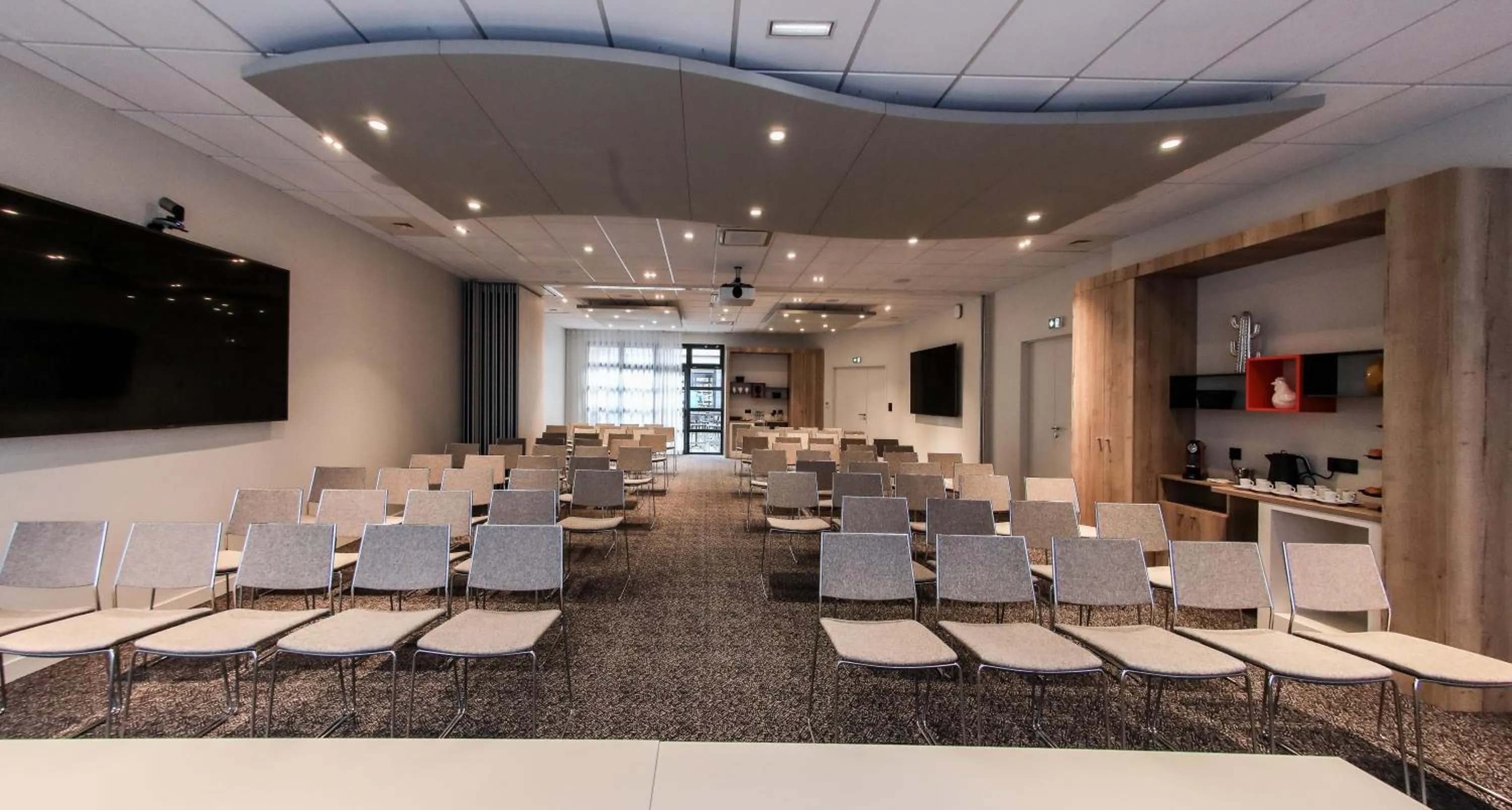 TV and multimedia in Ibis Styles Clermont-Ferrand République