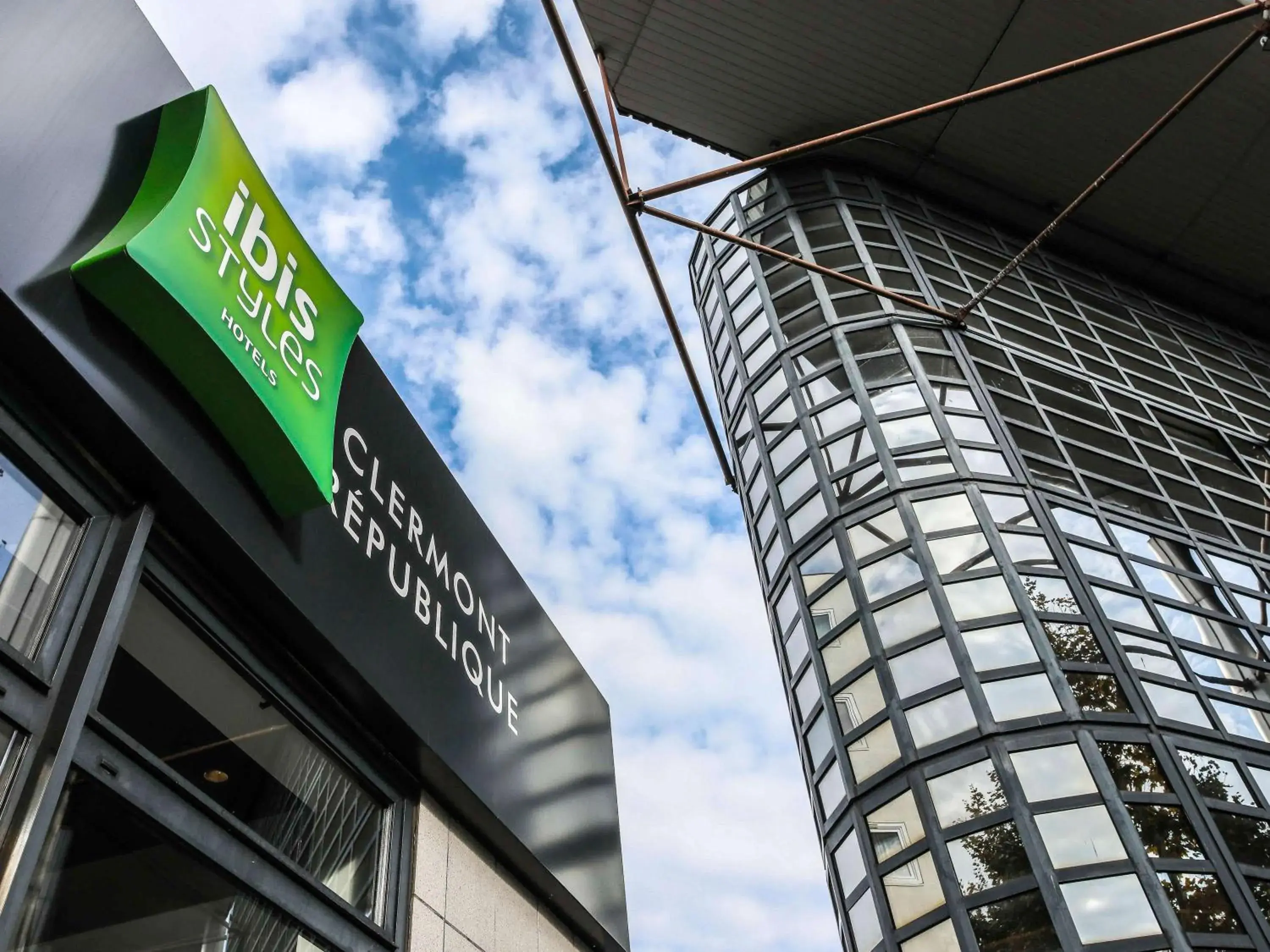 Property building in Ibis Styles Clermont-Ferrand République Property building in Ibis Styles Clermont-Ferrand République