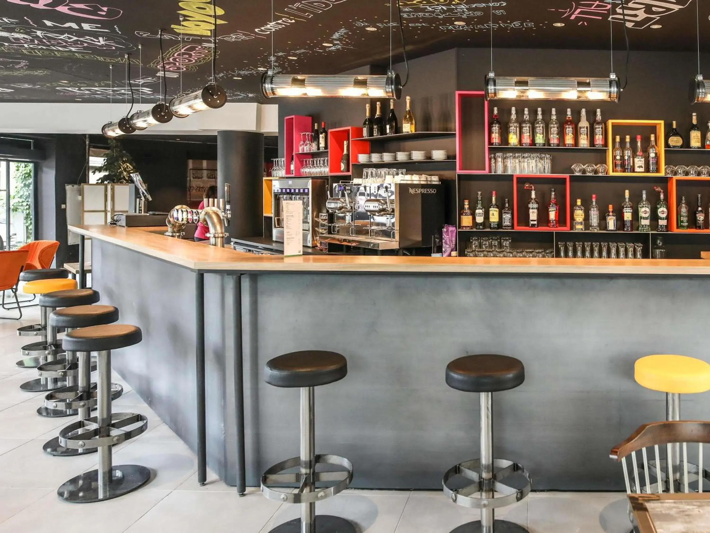 Property building in Ibis Styles Clermont-Ferrand République Property building in Ibis Styles Clermont-Ferrand République