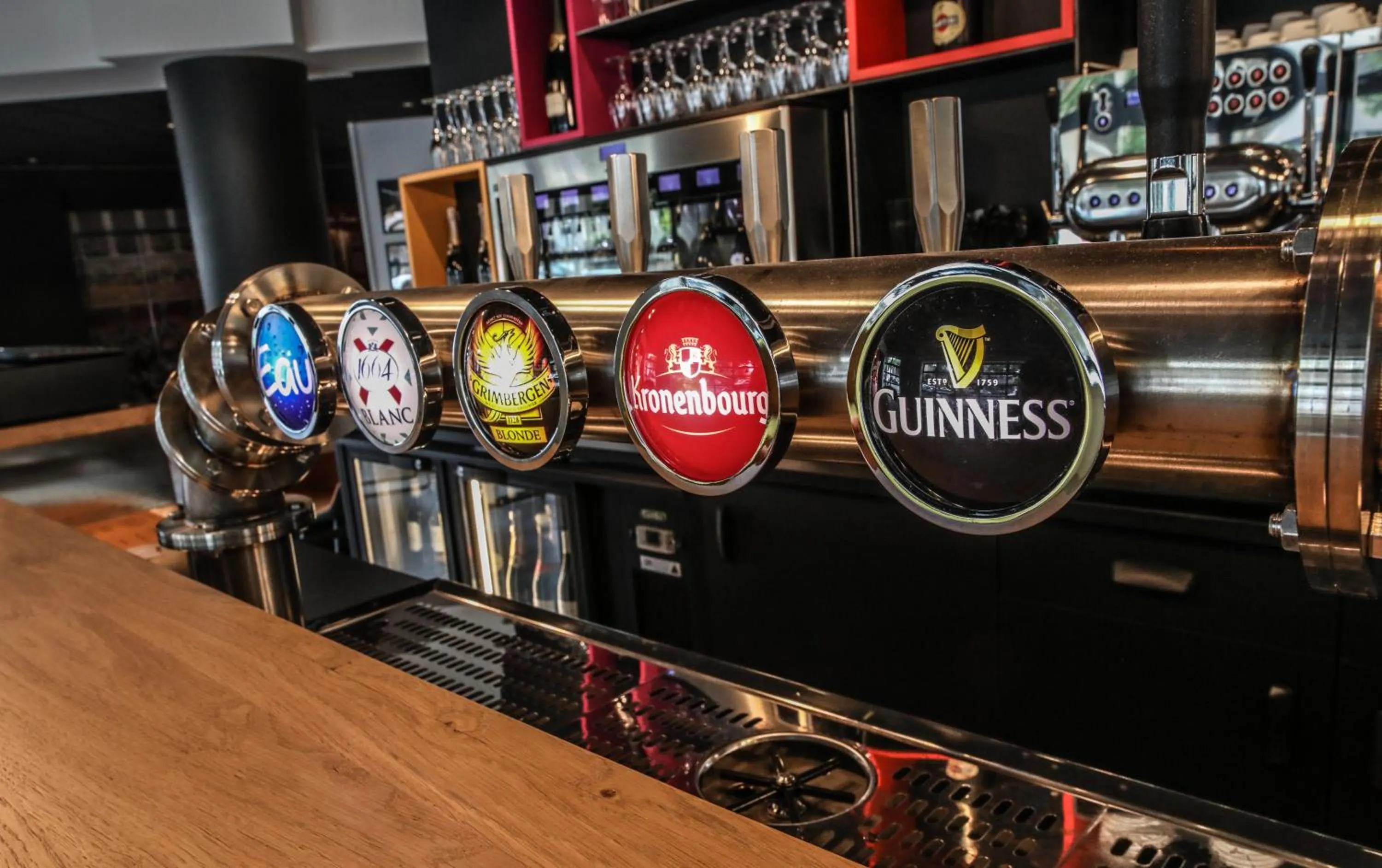 Lounge or bar in Ibis Styles Clermont-Ferrand République