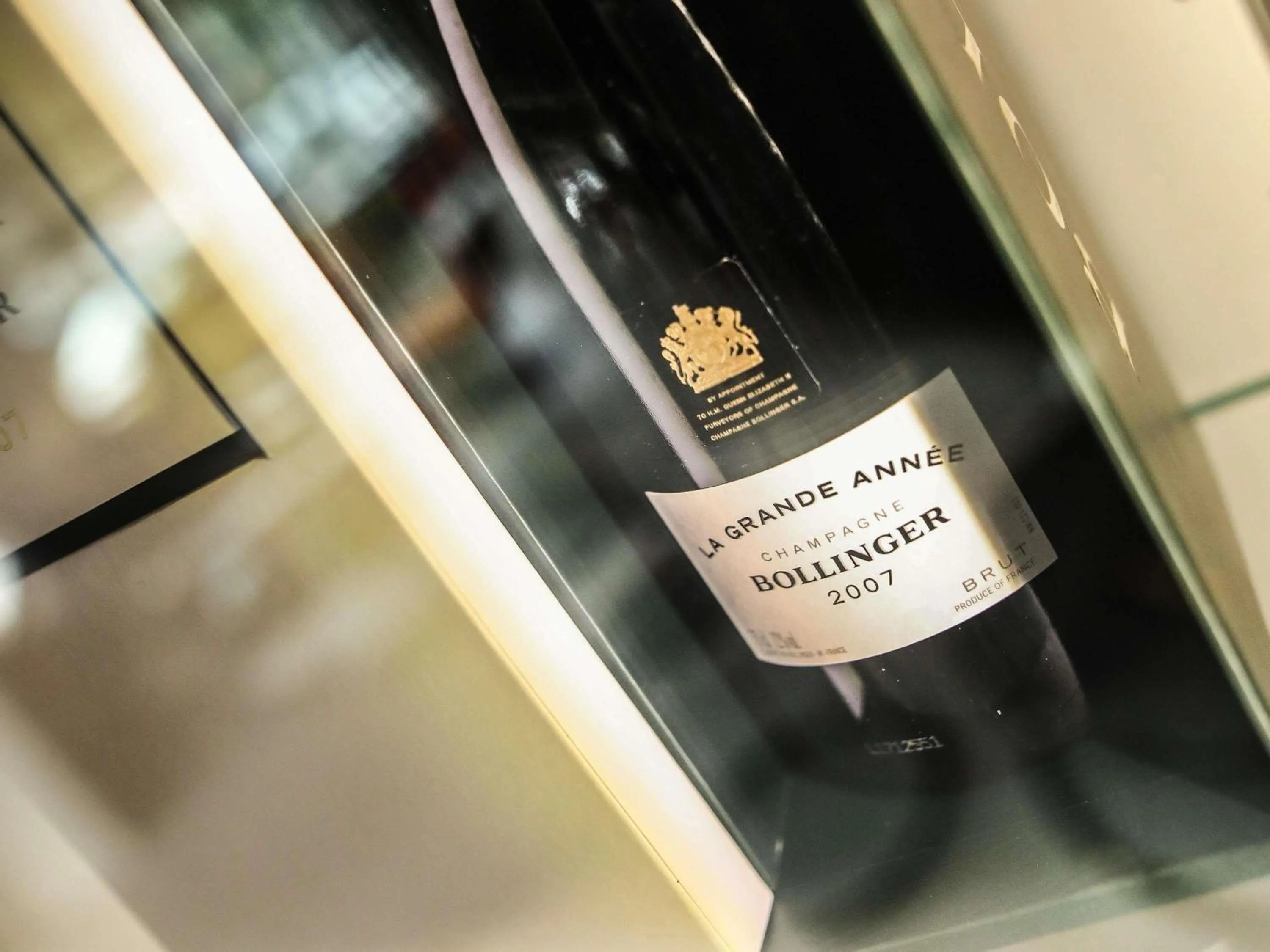 Lounge or bar in Ibis Styles Clermont-Ferrand République