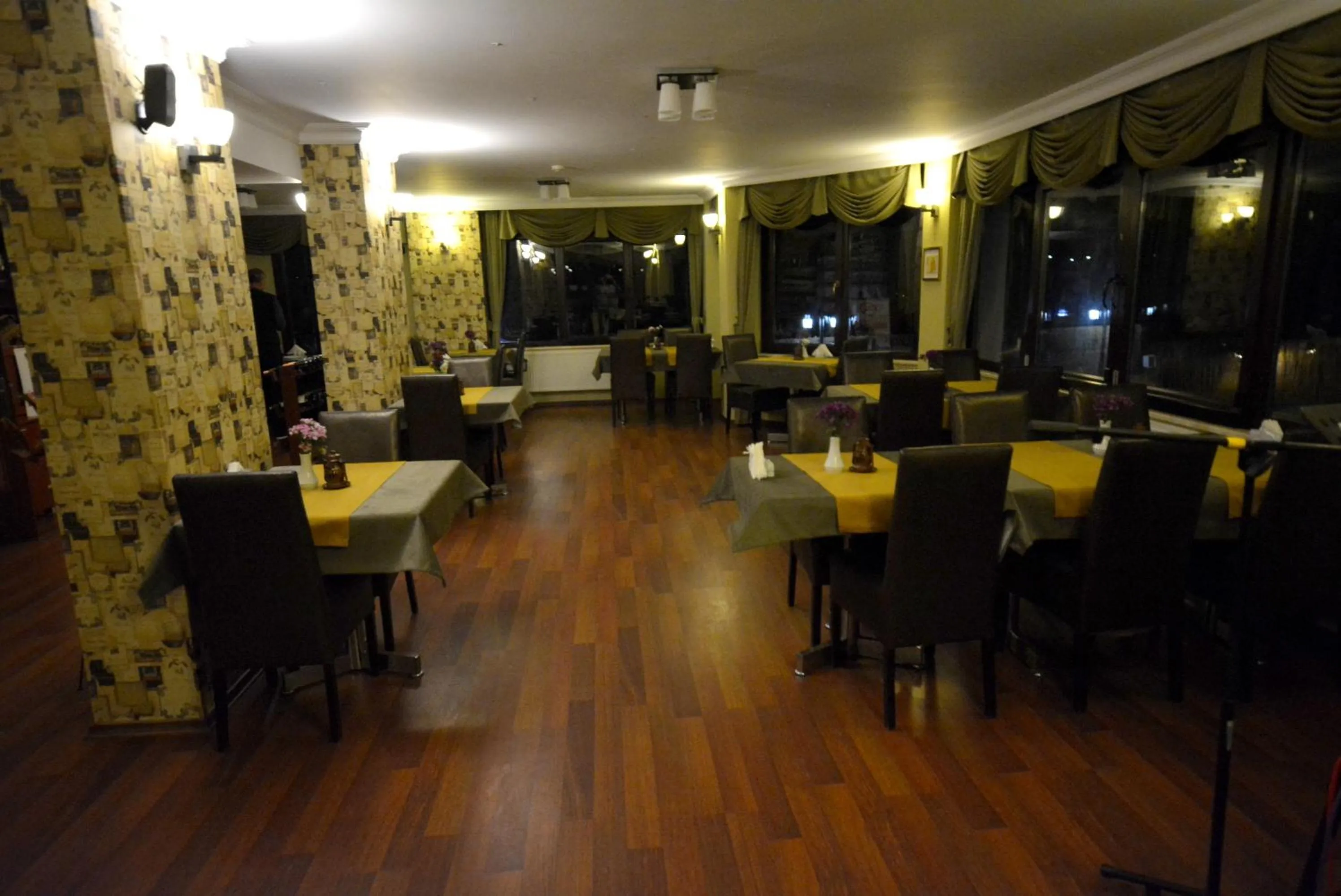 Restaurant/places to eat in Velena Hotel